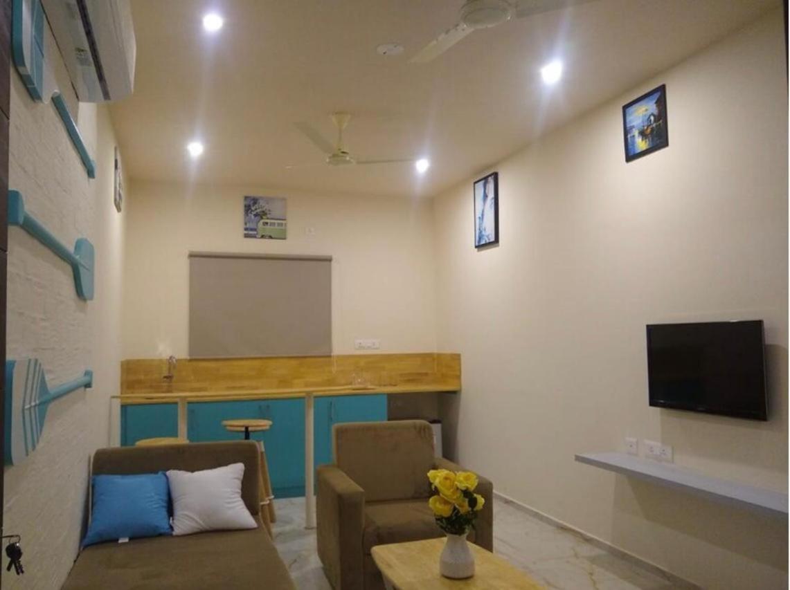 Family Room with Private Bathroom photo 2