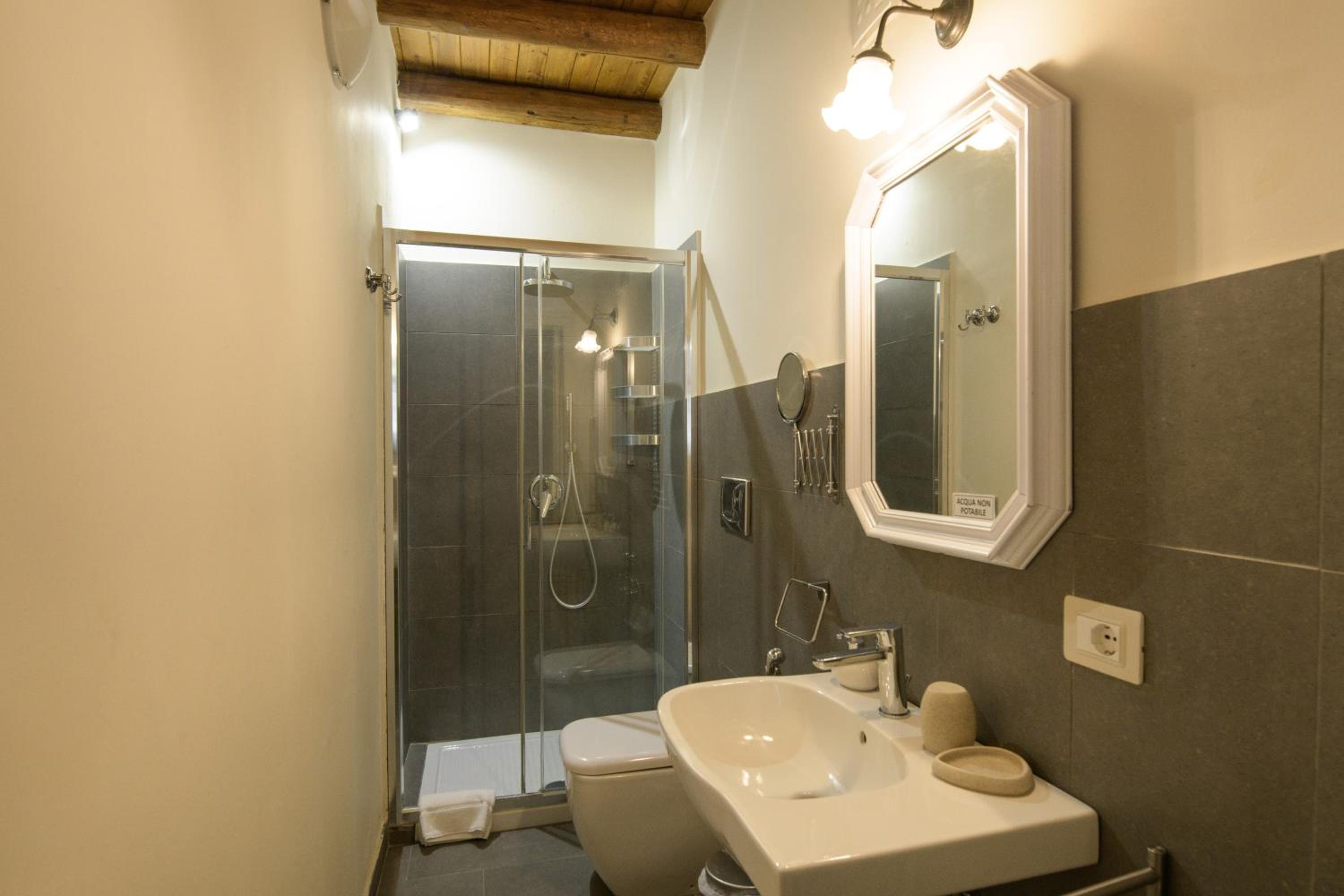 Suite - Photo 4
