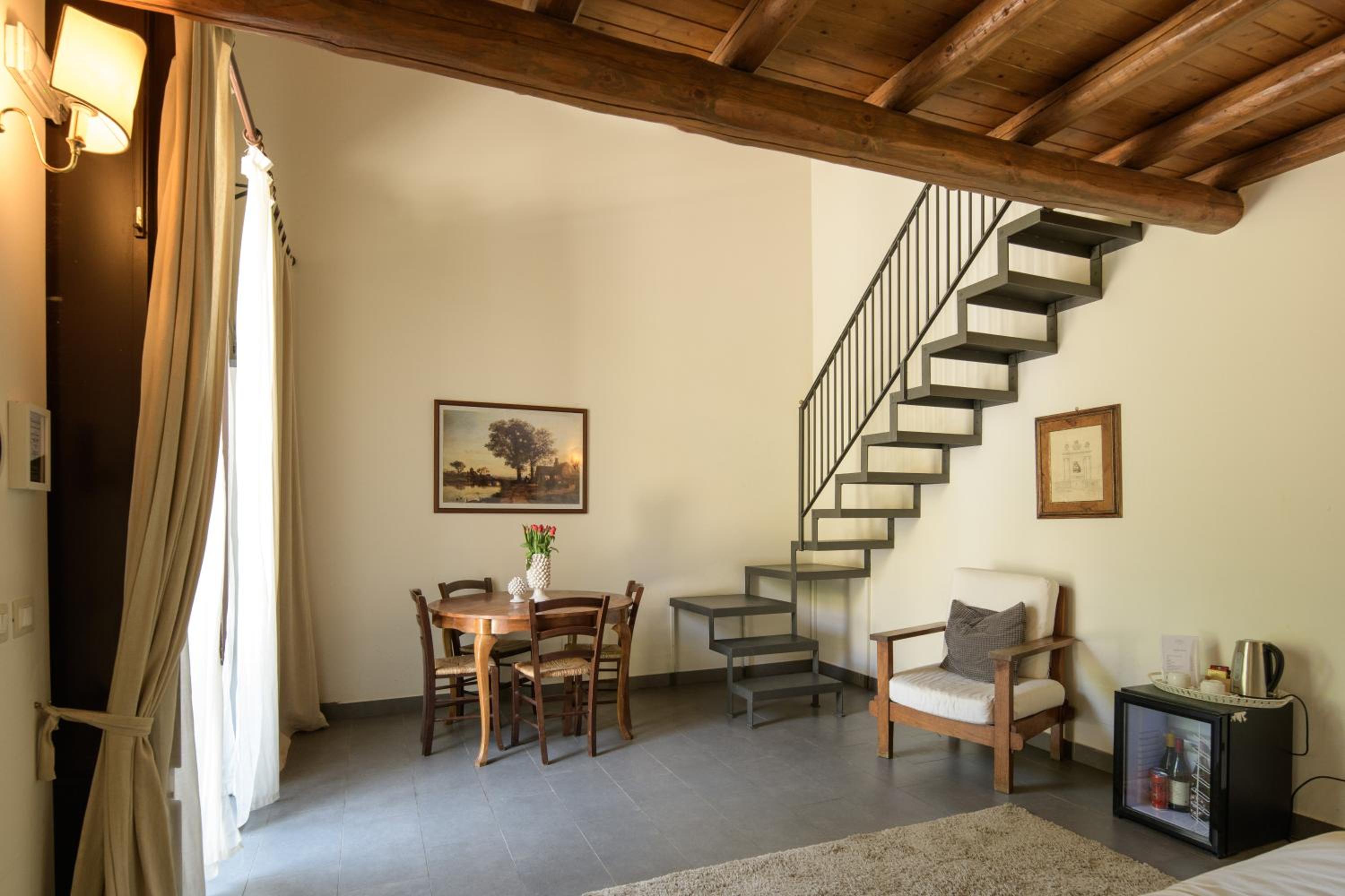 Suite - Photo 5