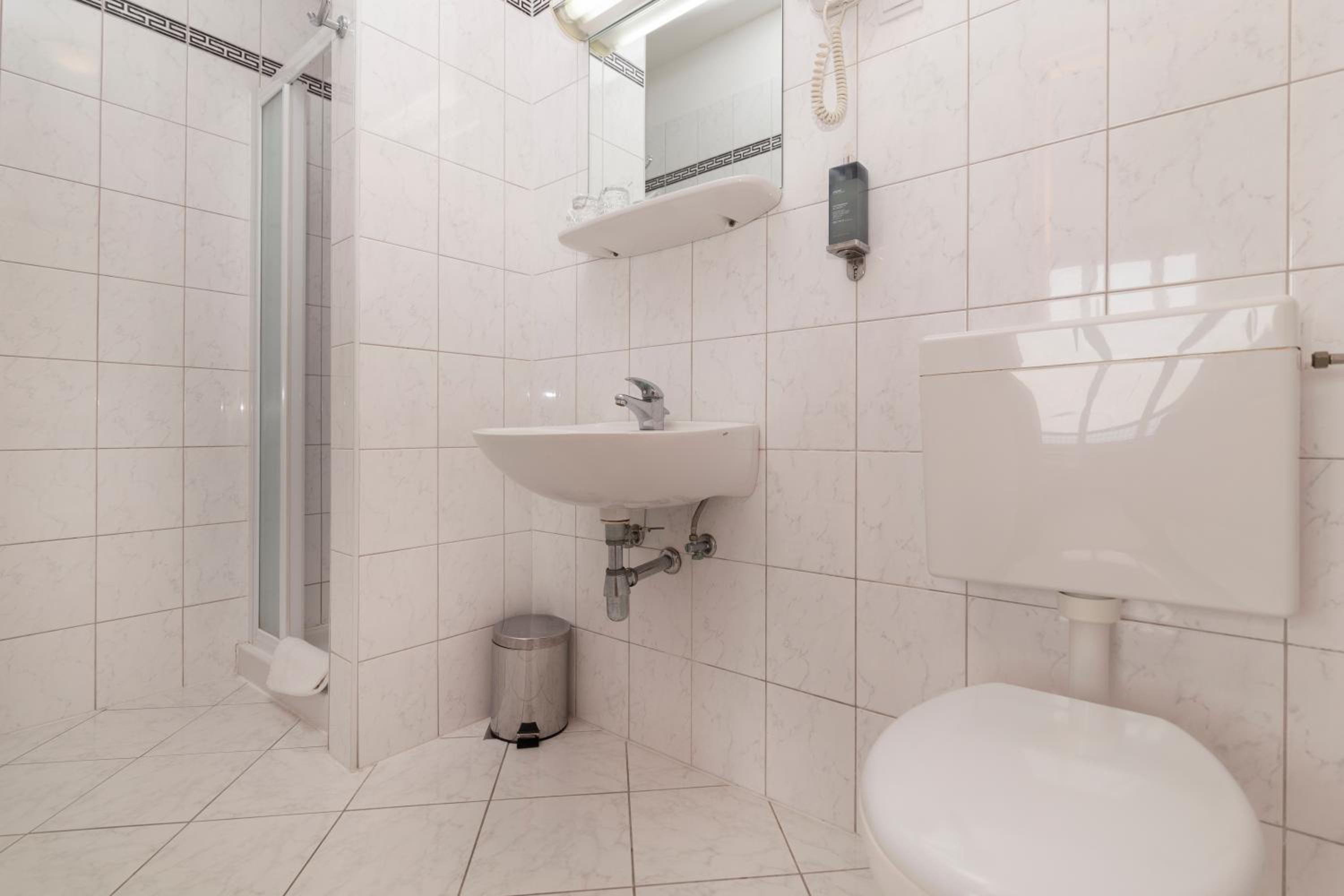 Superior Double or Twin Room - Photo 8