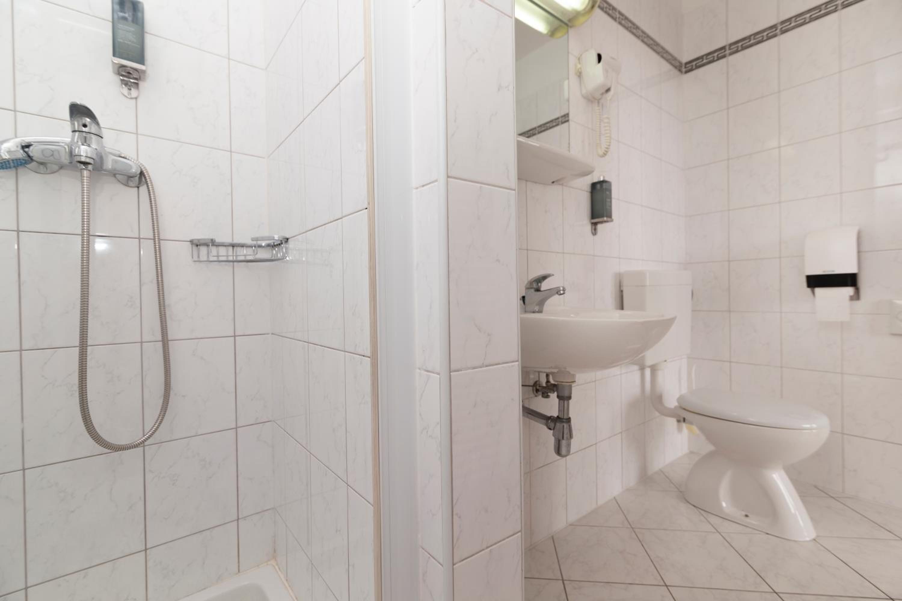Superior Double or Twin Room - Photo 7