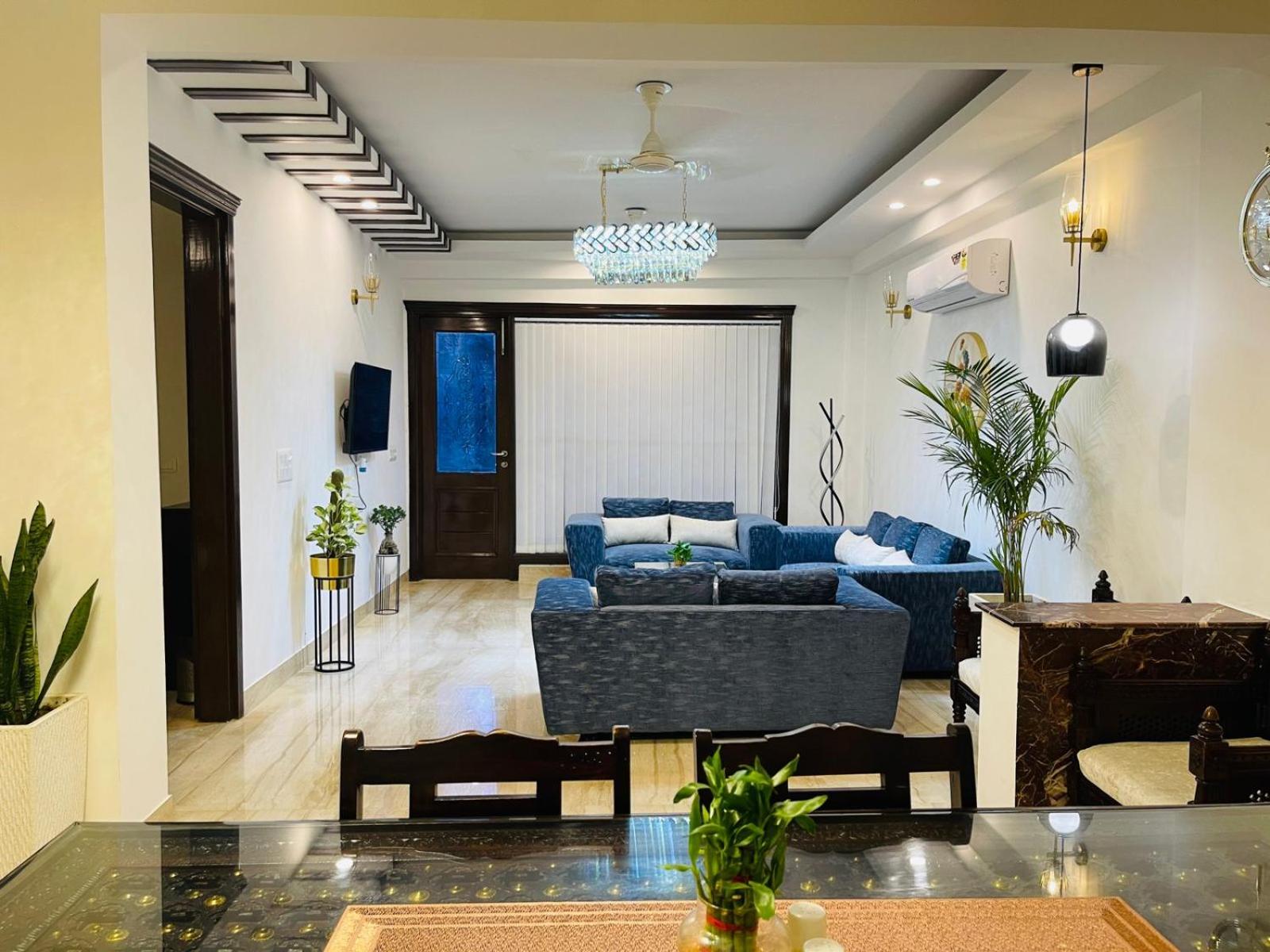 Three-Bedroom Apartment - Photo 3