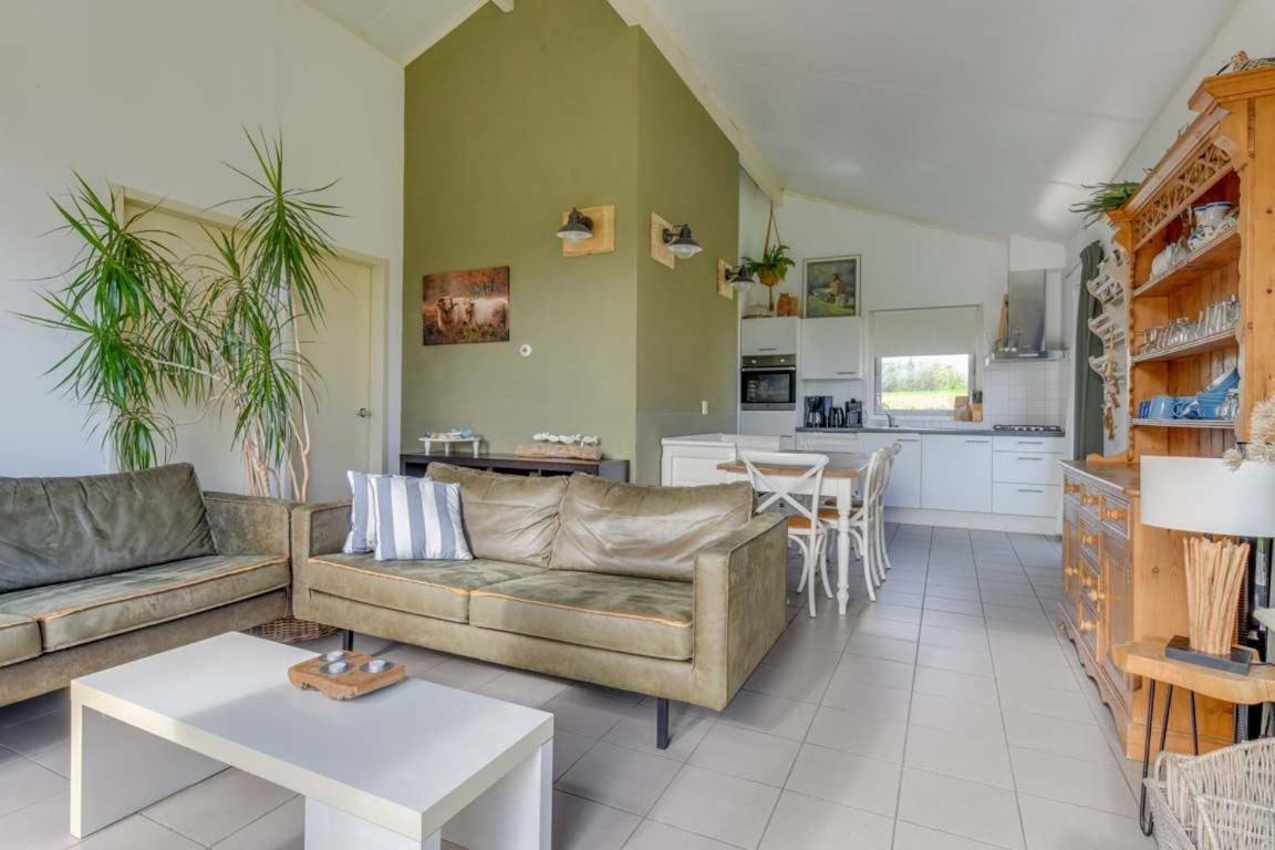 Three-Bedroom House photo 2
