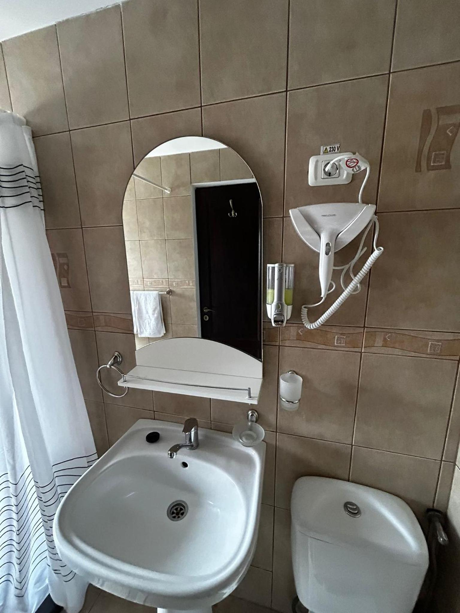 Triple Room with Private Bathroom photo 3
