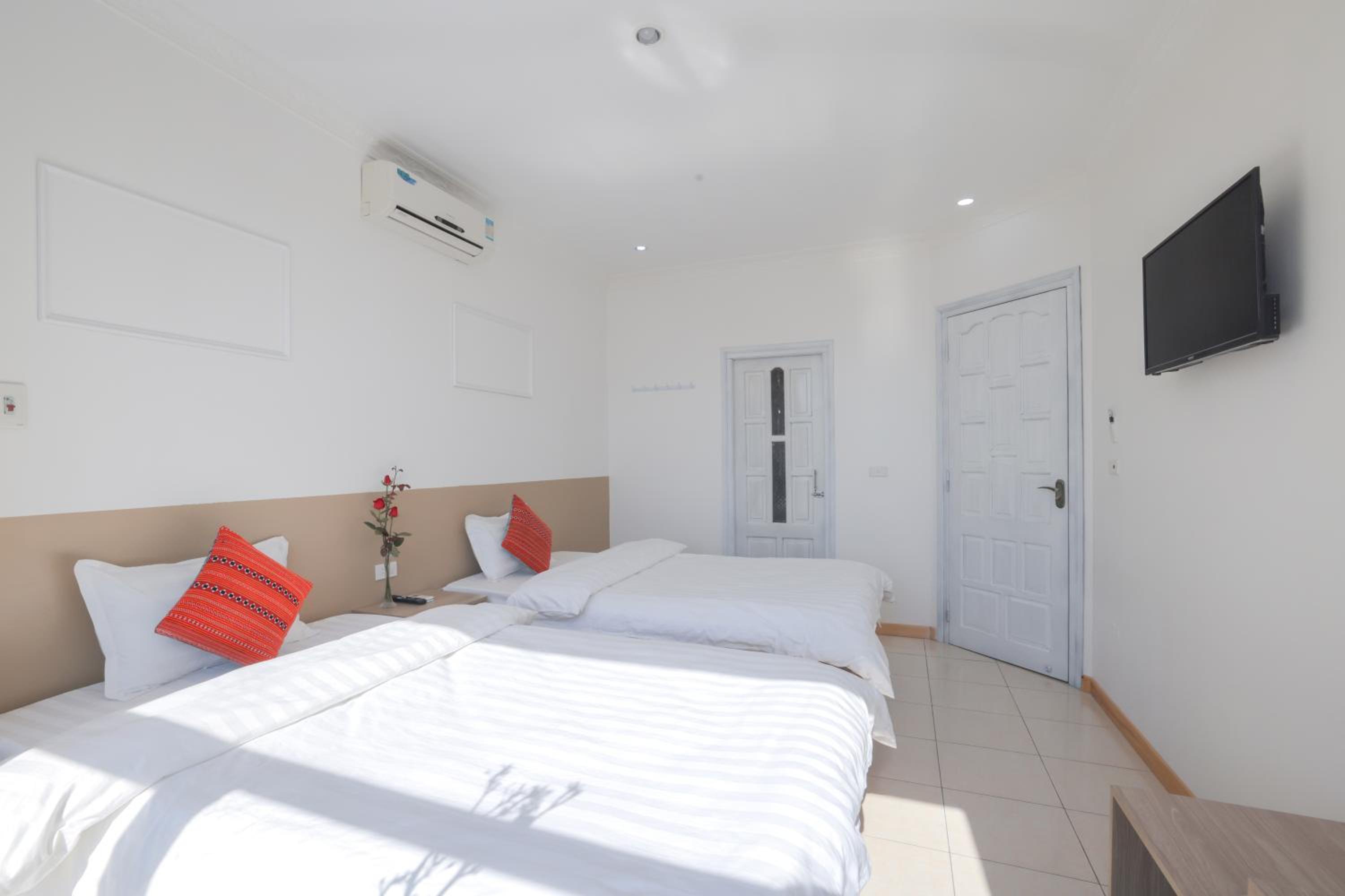 Twin Room with Lake View photo 2