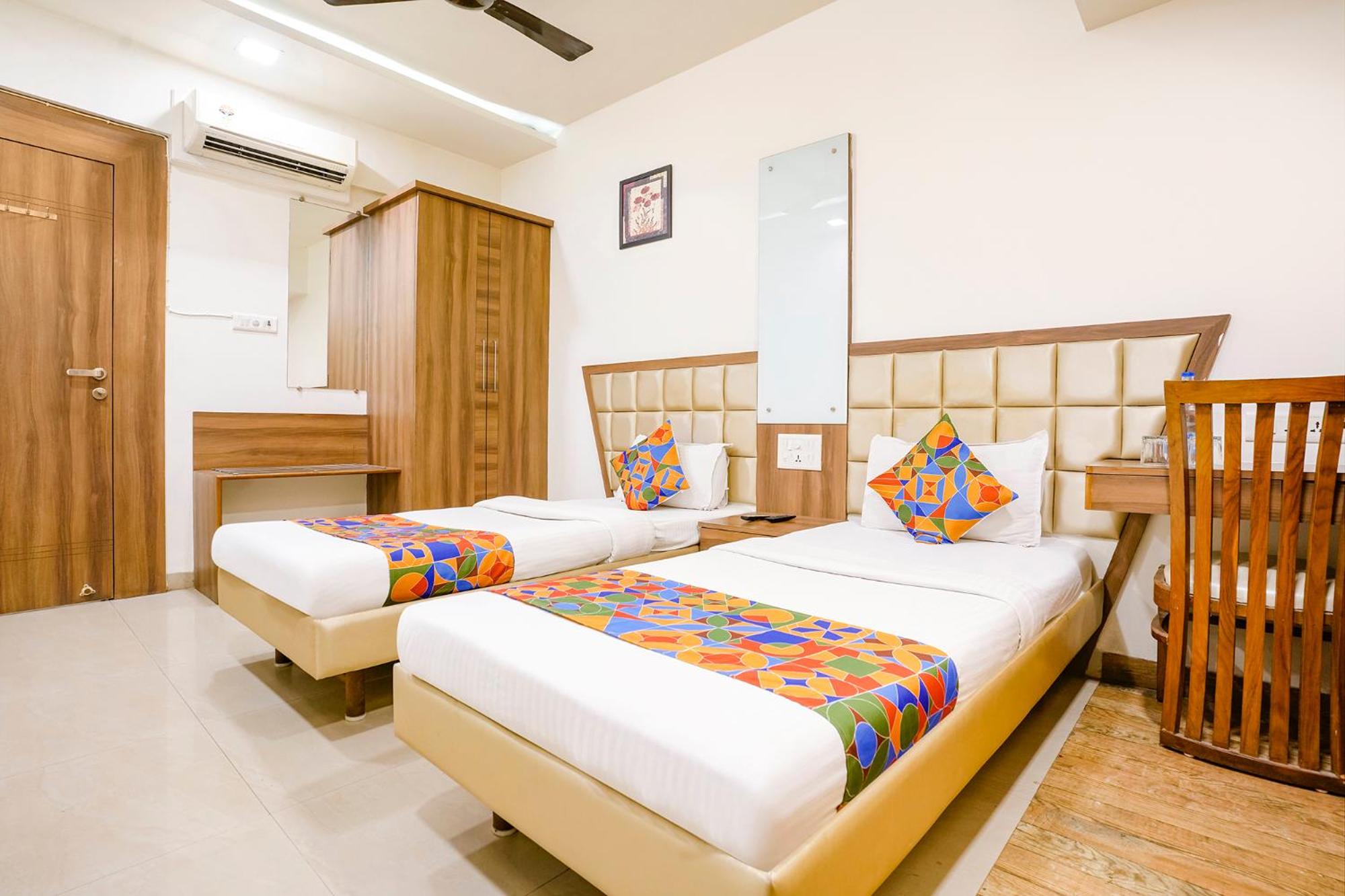 Deluxe Twin Room photo 2