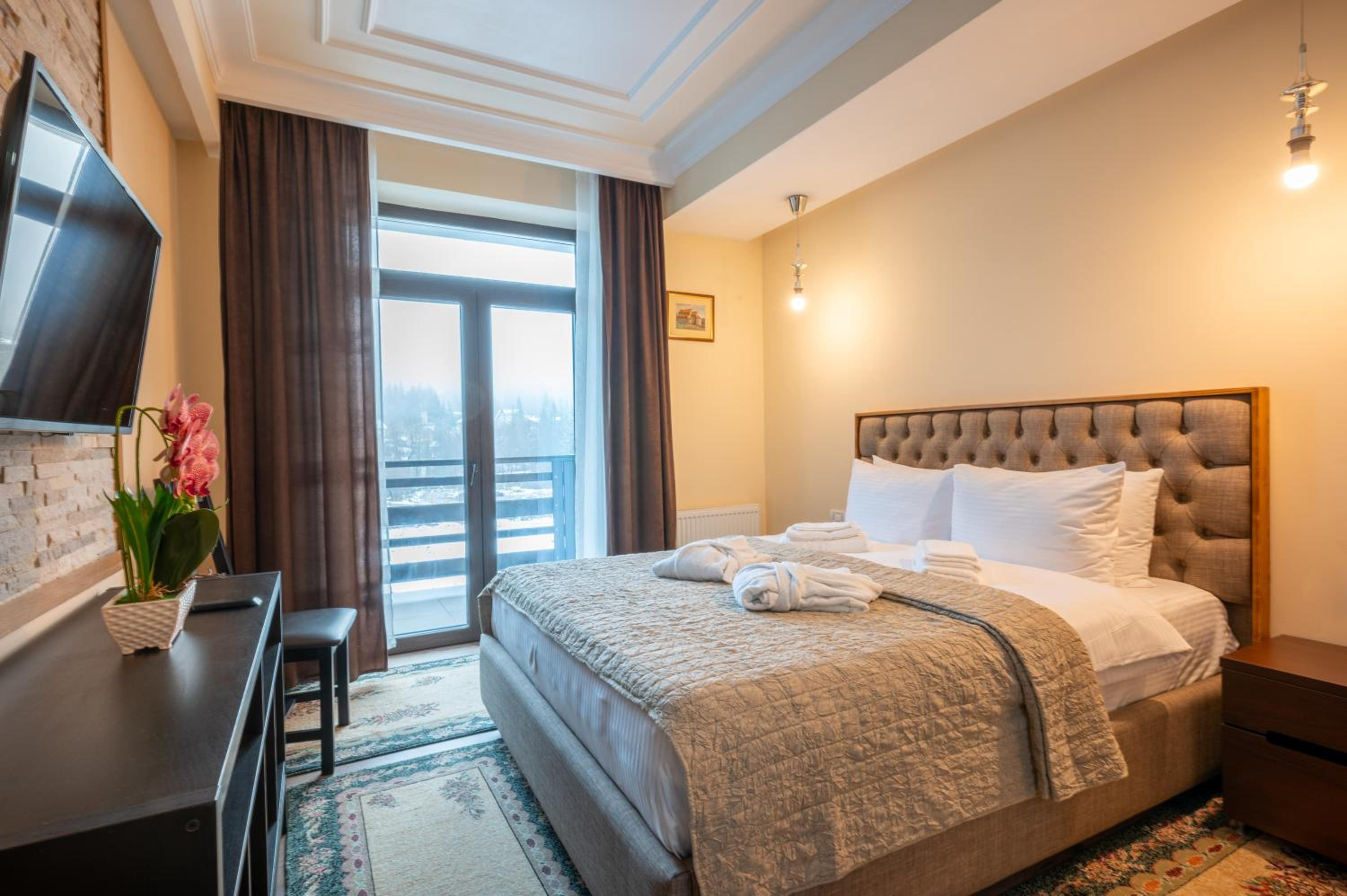 Deluxe Double Room with Balcony photo 3