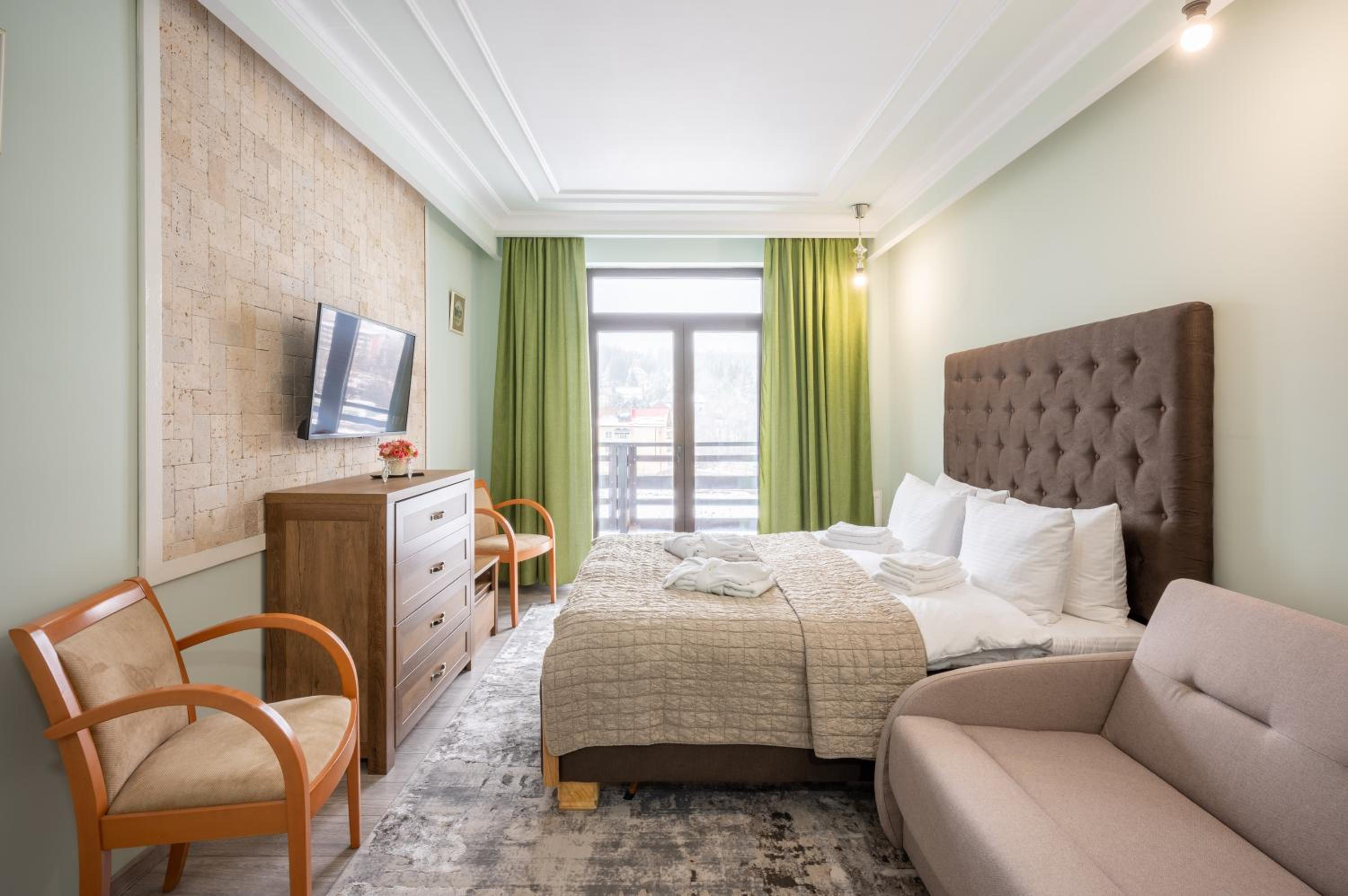 Deluxe Room (2 Adults + 1 Child) photo 3