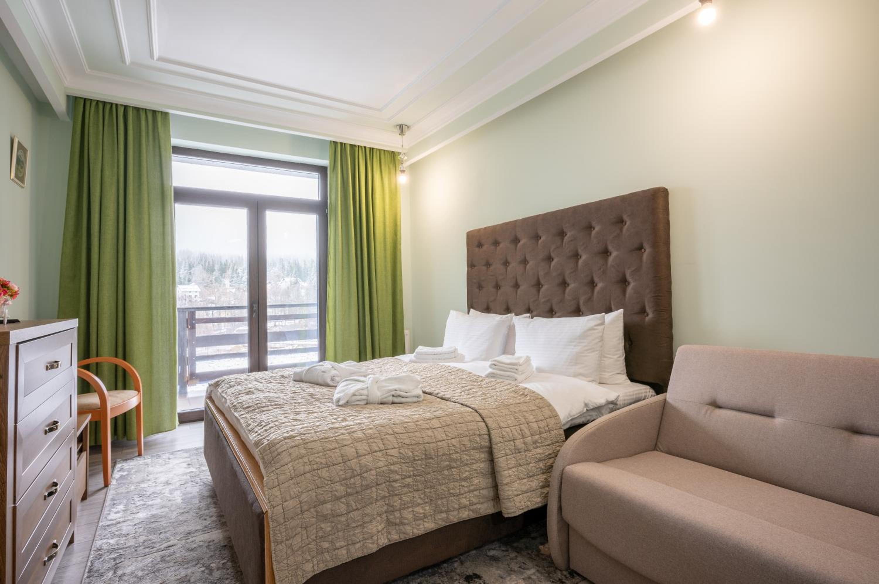 Deluxe Room (2 Adults + 1 Child) photo 2