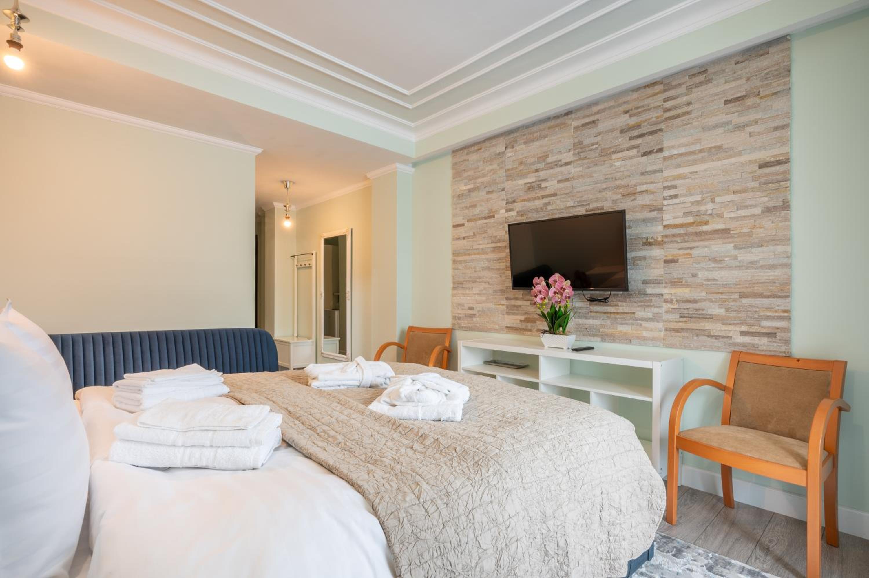 Deluxe Family Room photo 2