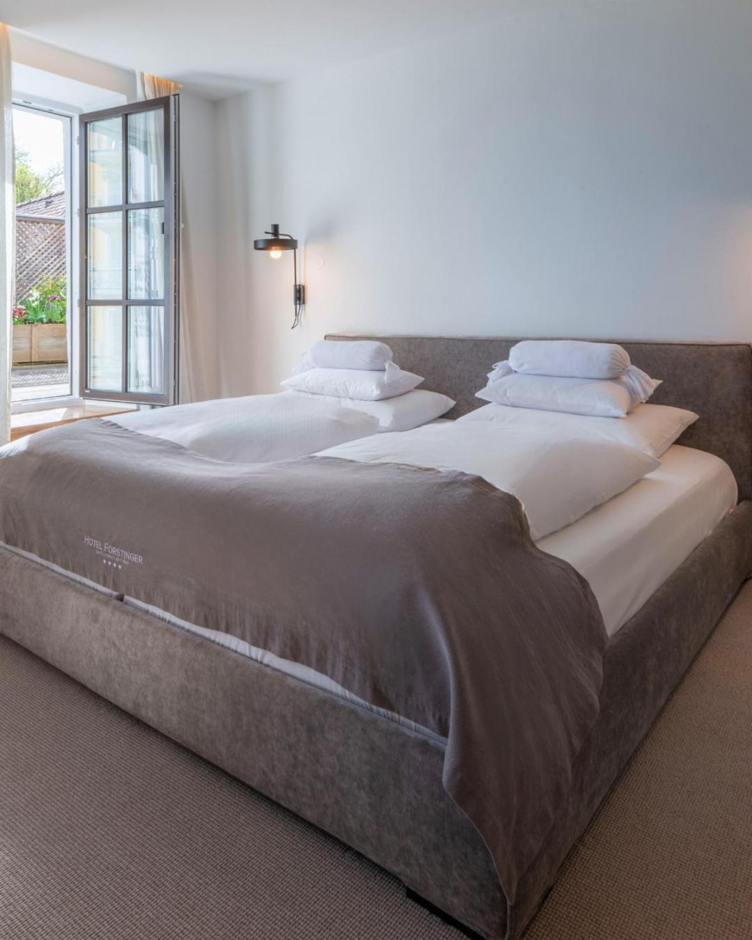 Junior Suite with Balcony - Photo 3
