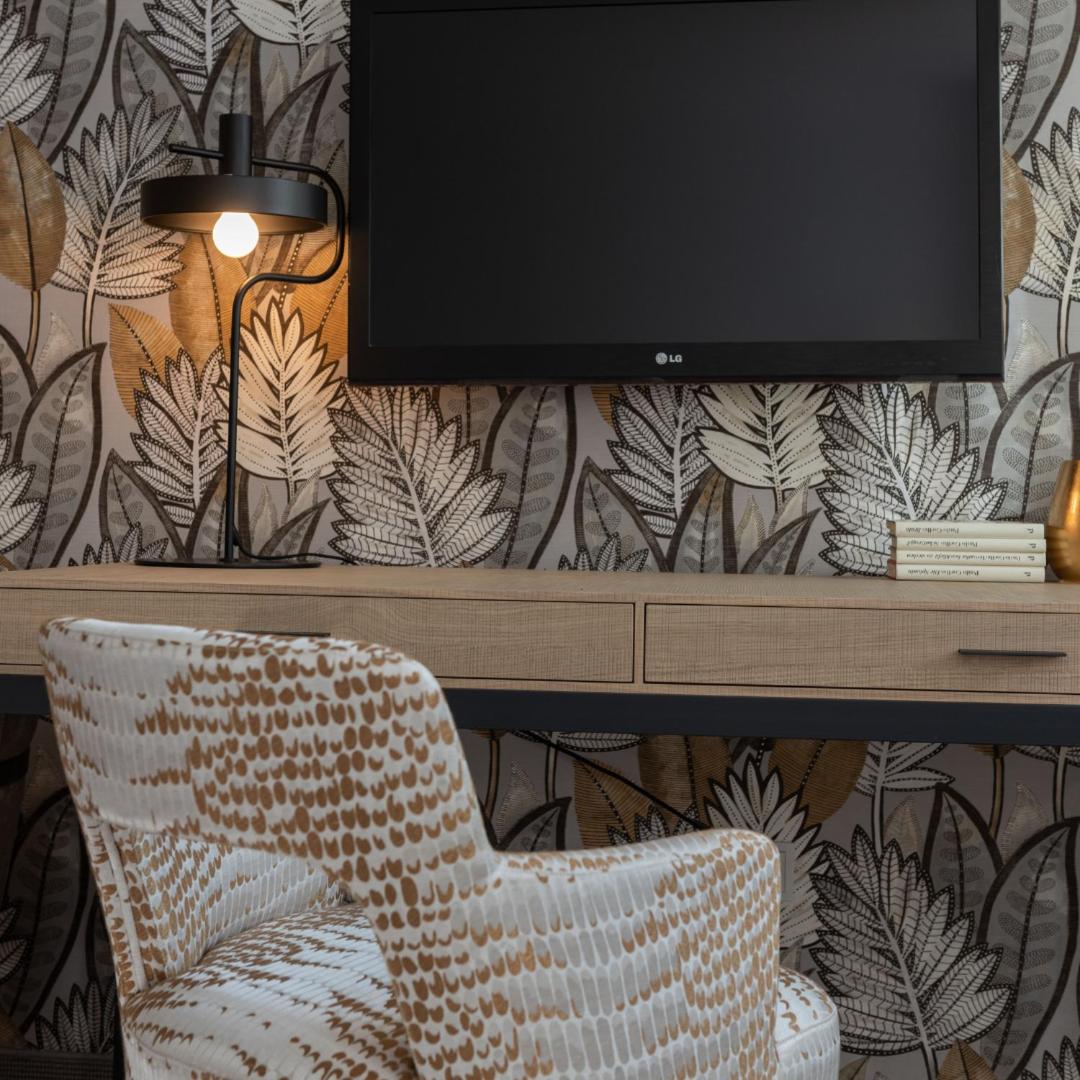Junior Suite with Balcony - Photo 10