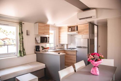 3 bedrooms Tiki Family Bungalow (6 people) photo 1