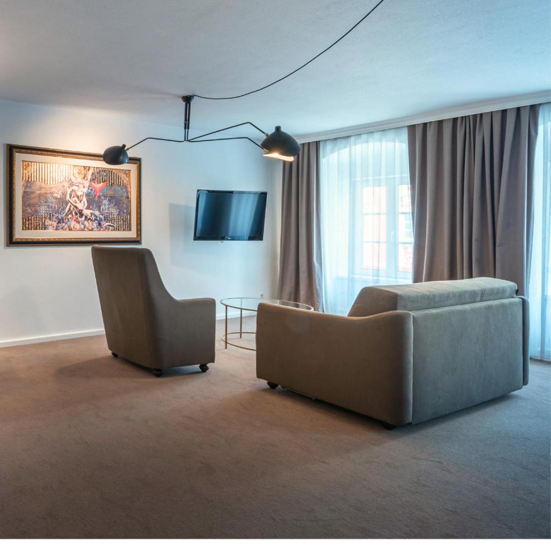Suite - Photo 20