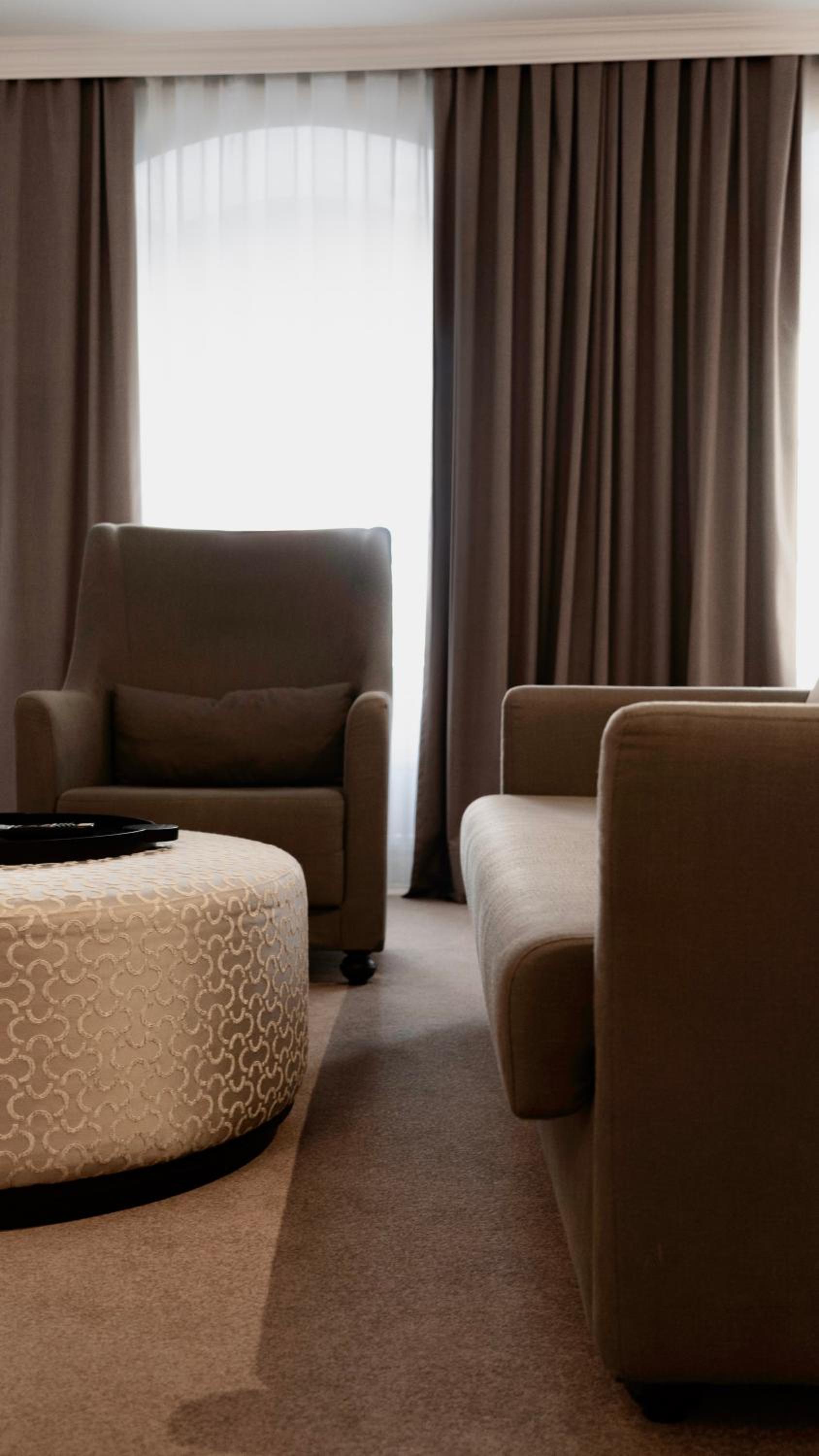 Suite - Photo 1