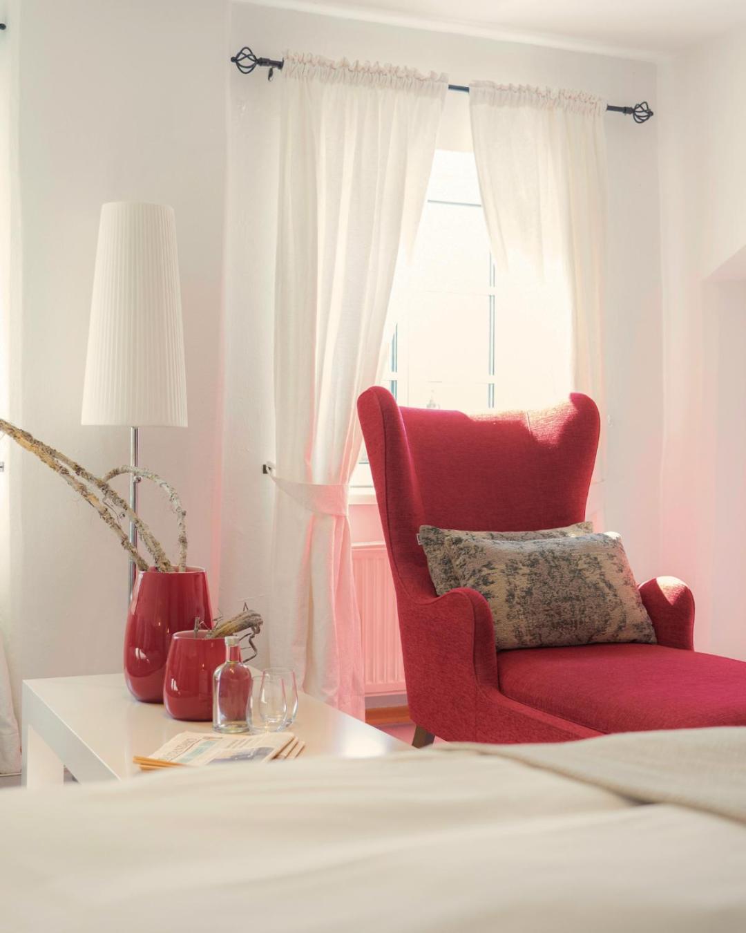 Suite - Photo 18