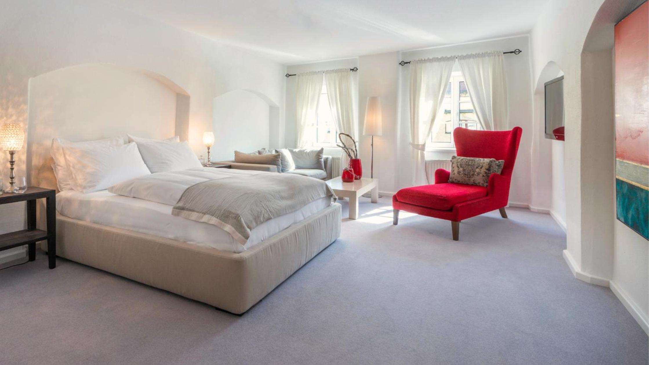 Suite - Photo 17