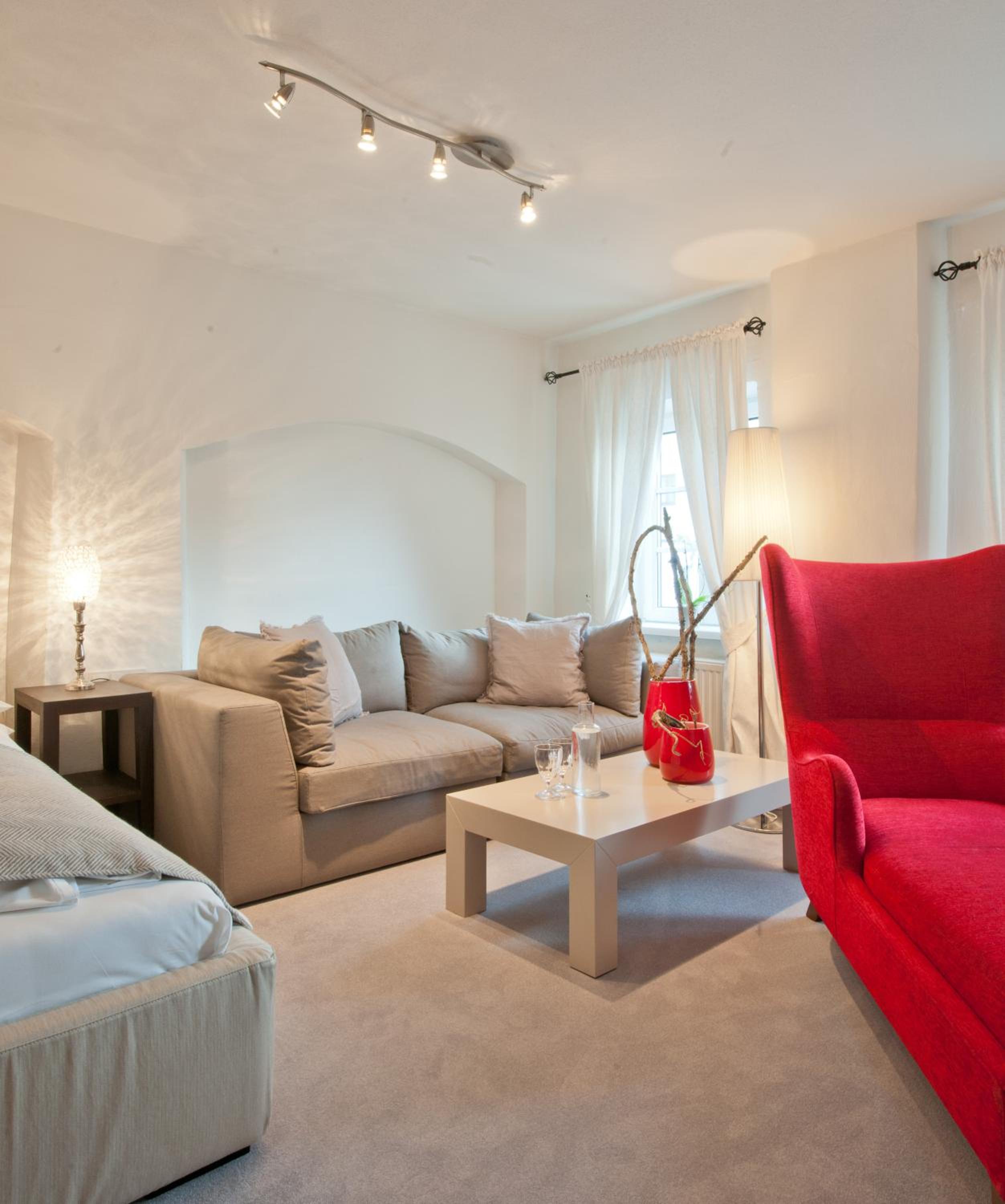 Suite - Photo 15