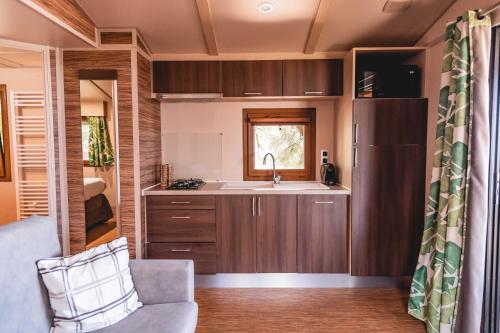 Premium Garden Tiki hutte-one bedroom and sofa bed (2 Adults and 2 Children) photo 3