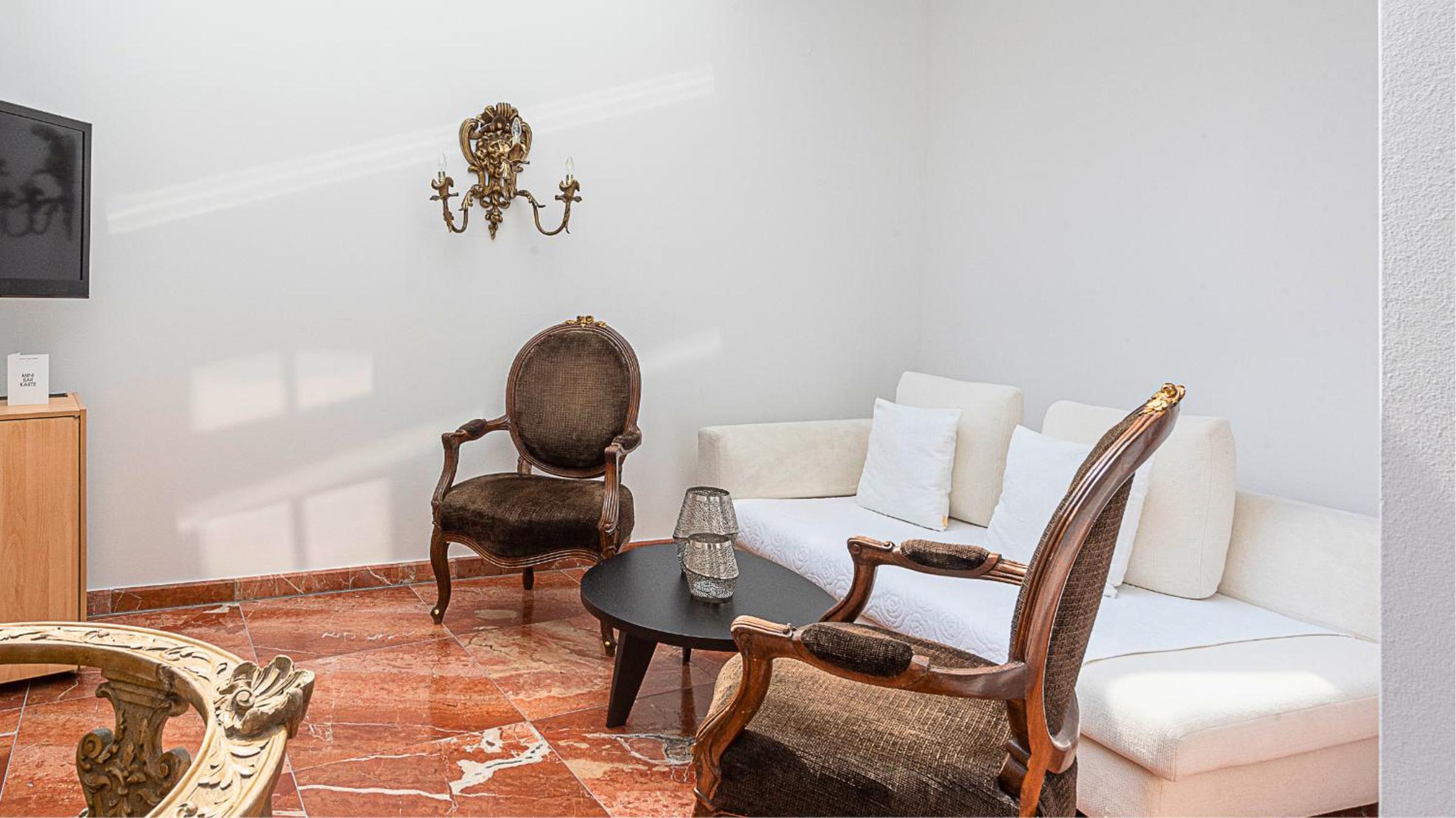 Superior Double or Twin Room - Photo 8