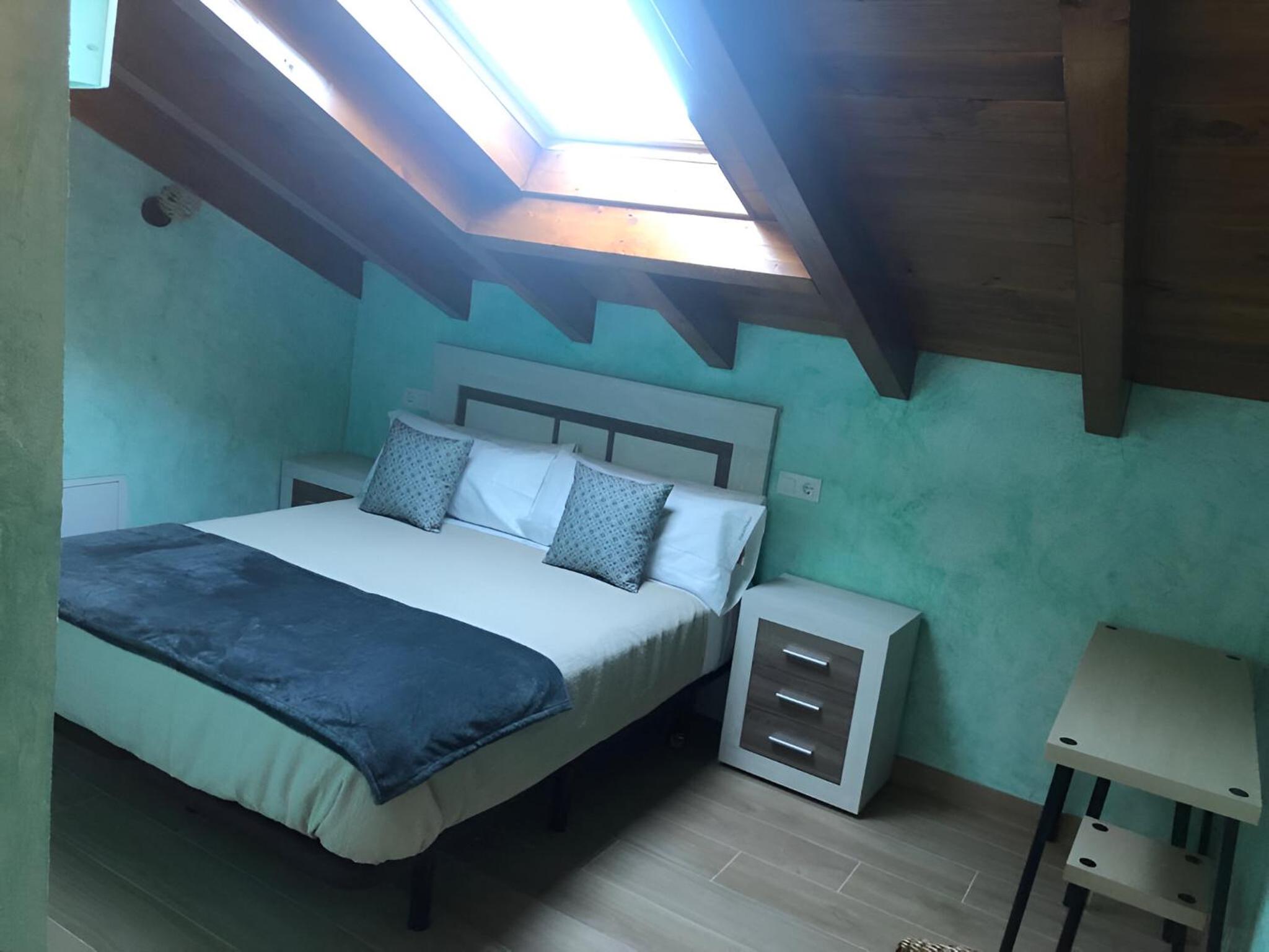 Deluxe Room (2 Adults + 1 Child) - Photo 1