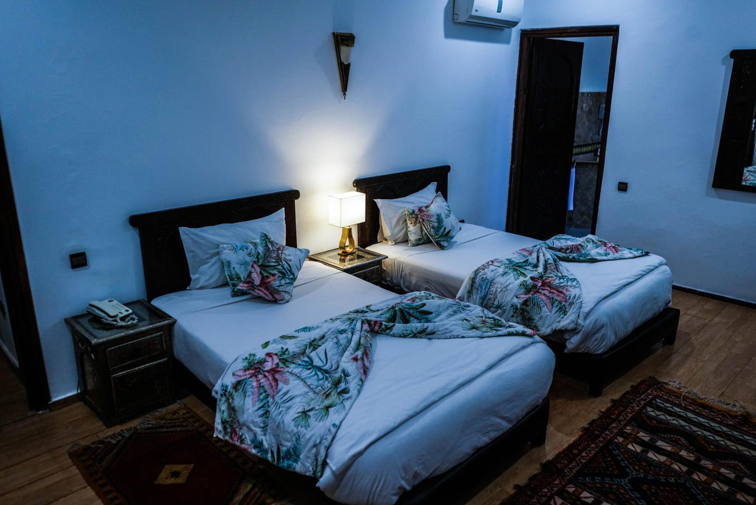 Standard Double Room - Photo 11