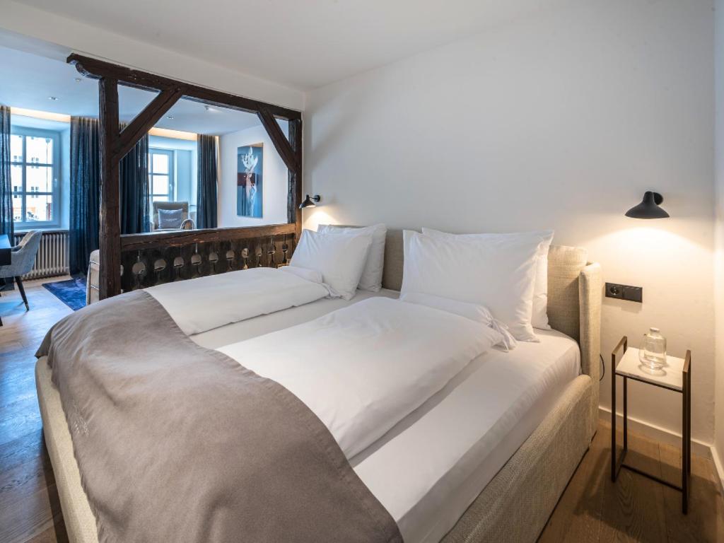 Deluxe Double Room - Photo 21