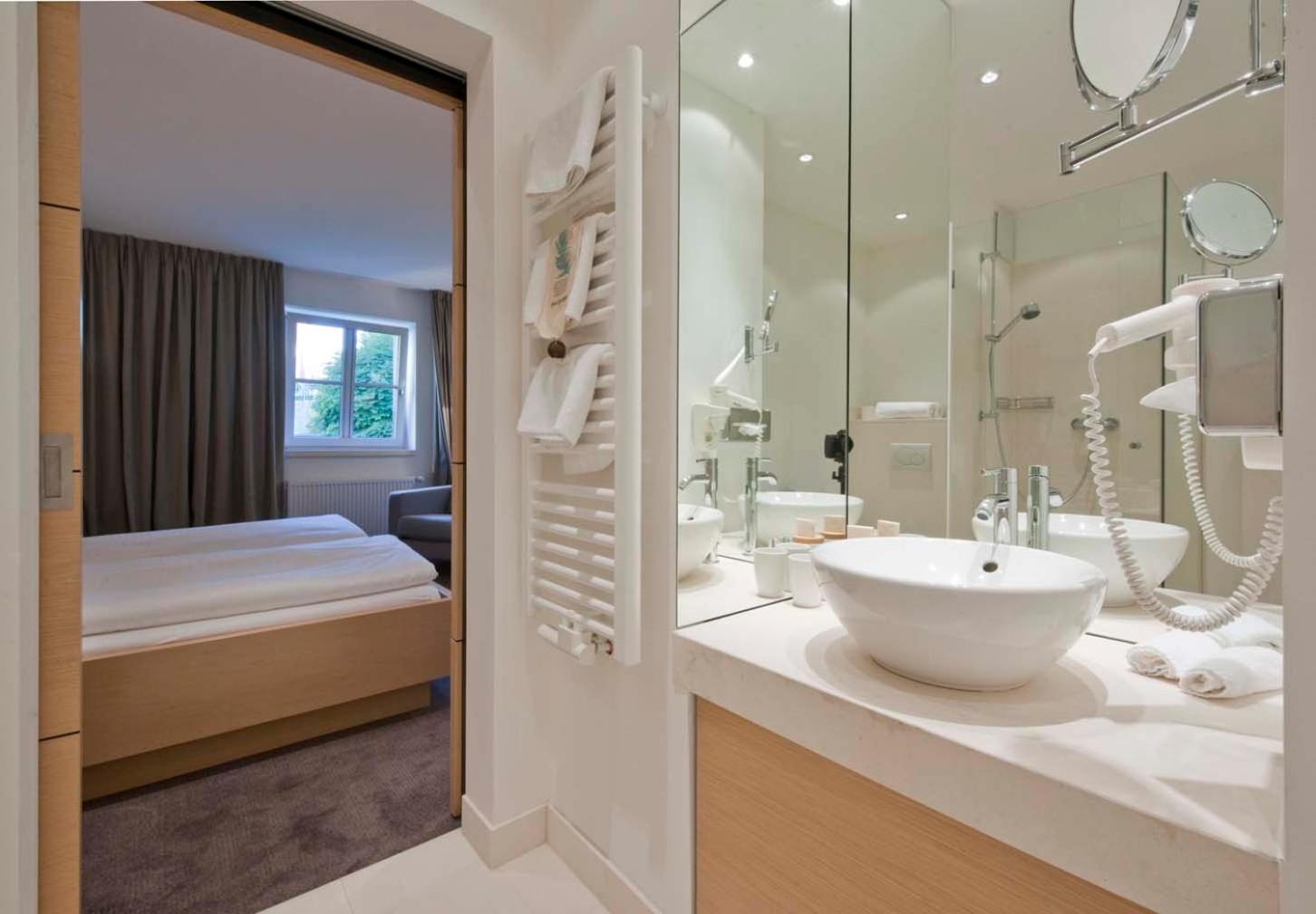 Business Double Room - Photo 12