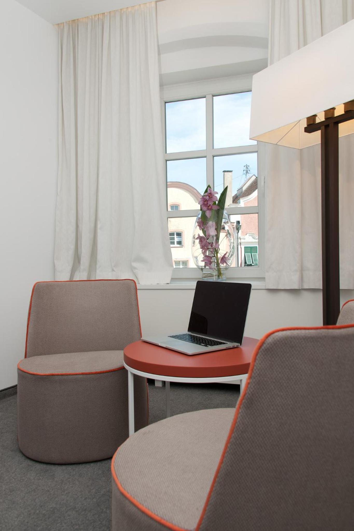 Business Double Room - Photo 11