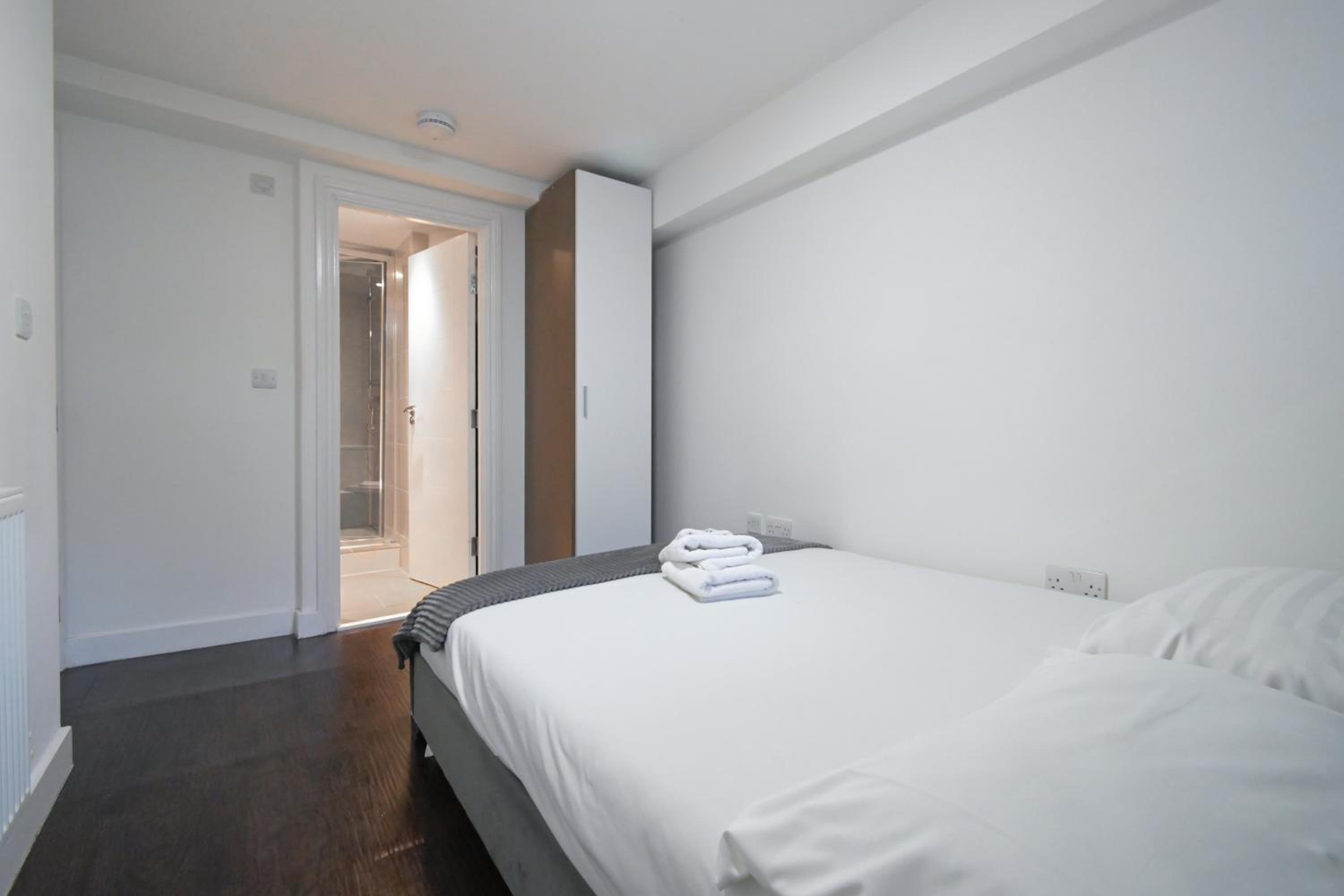 Double Room with Private Bathroom photo 2
