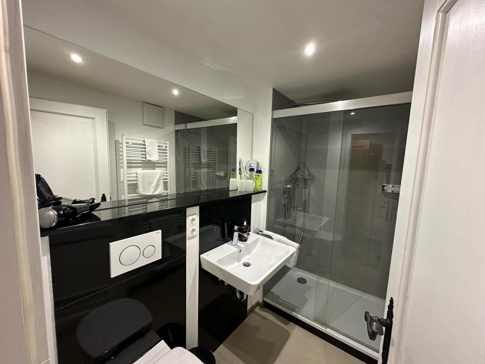 Small Double Room - Photo 3