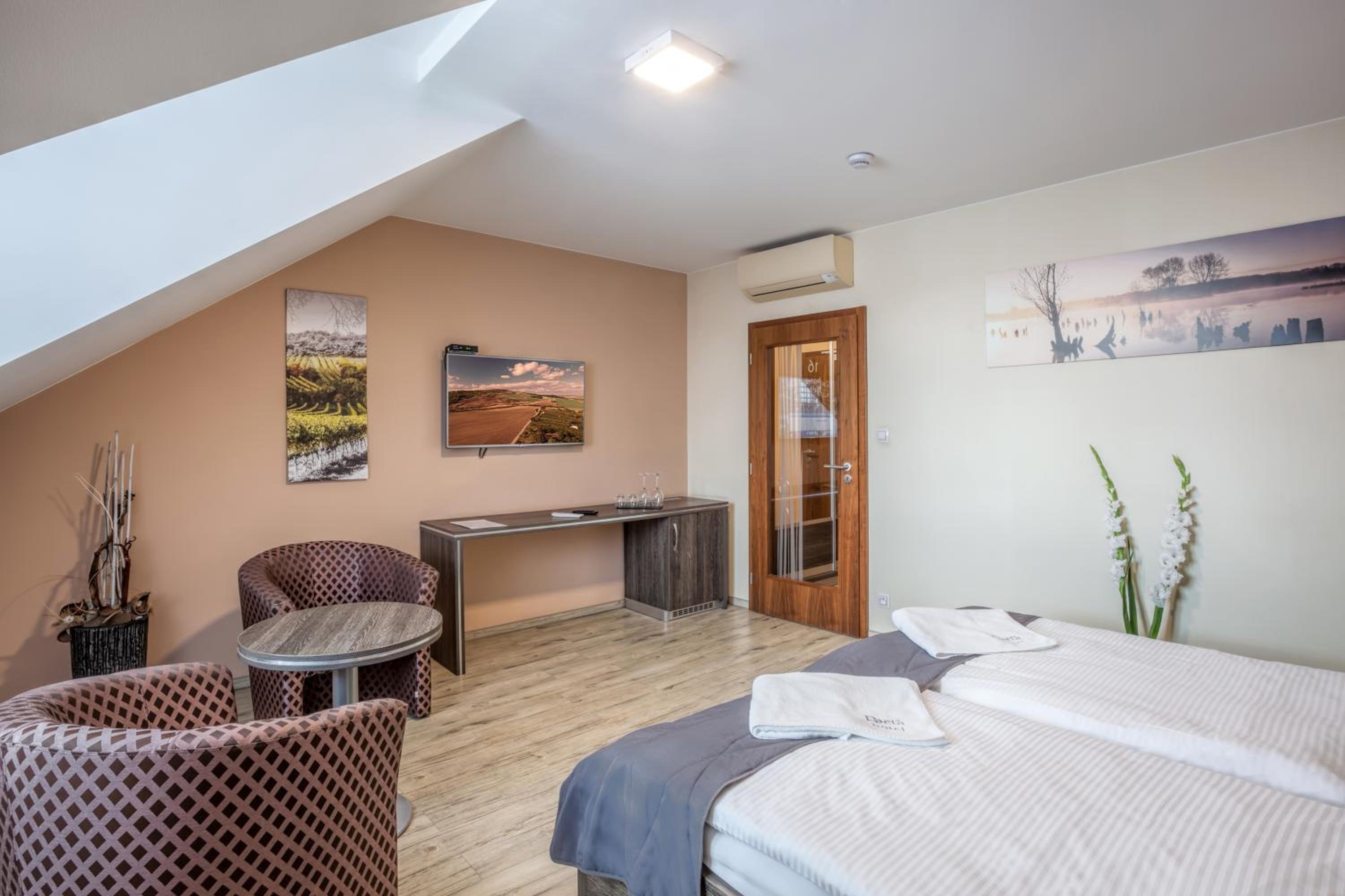 Standard Double Room photo 3