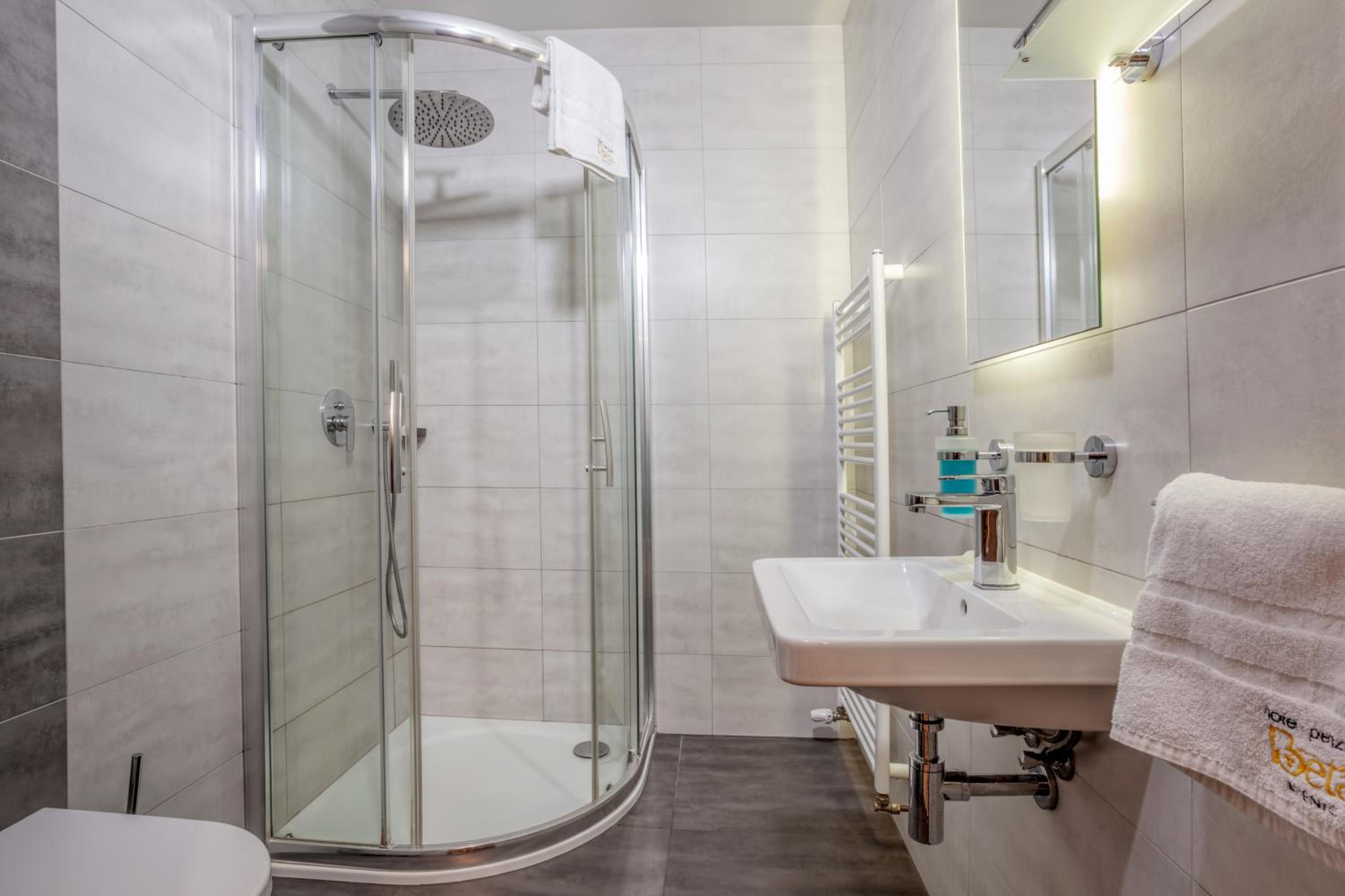 Standard Twin Room - Photo 7