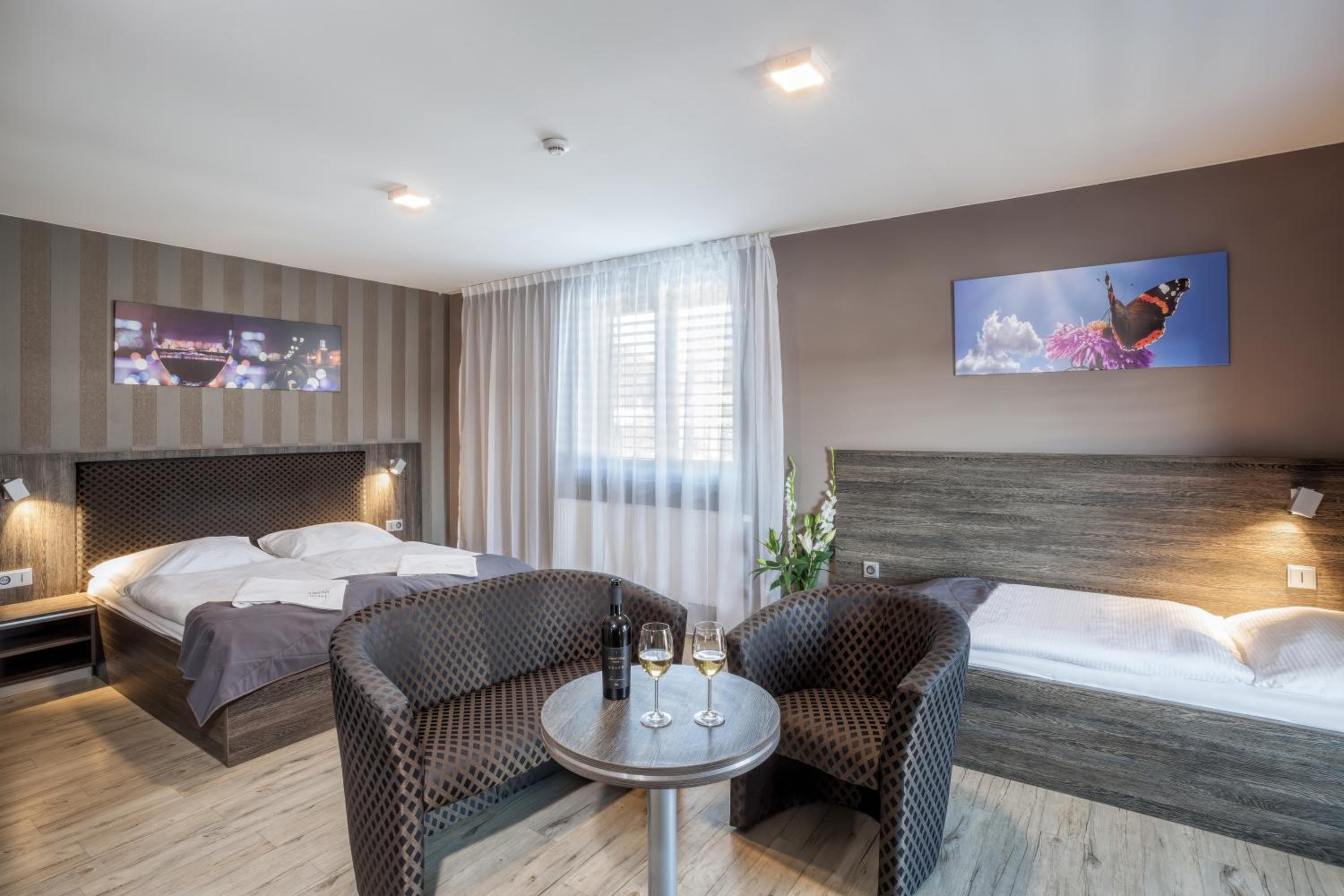 Standard Triple Room - Photo 1