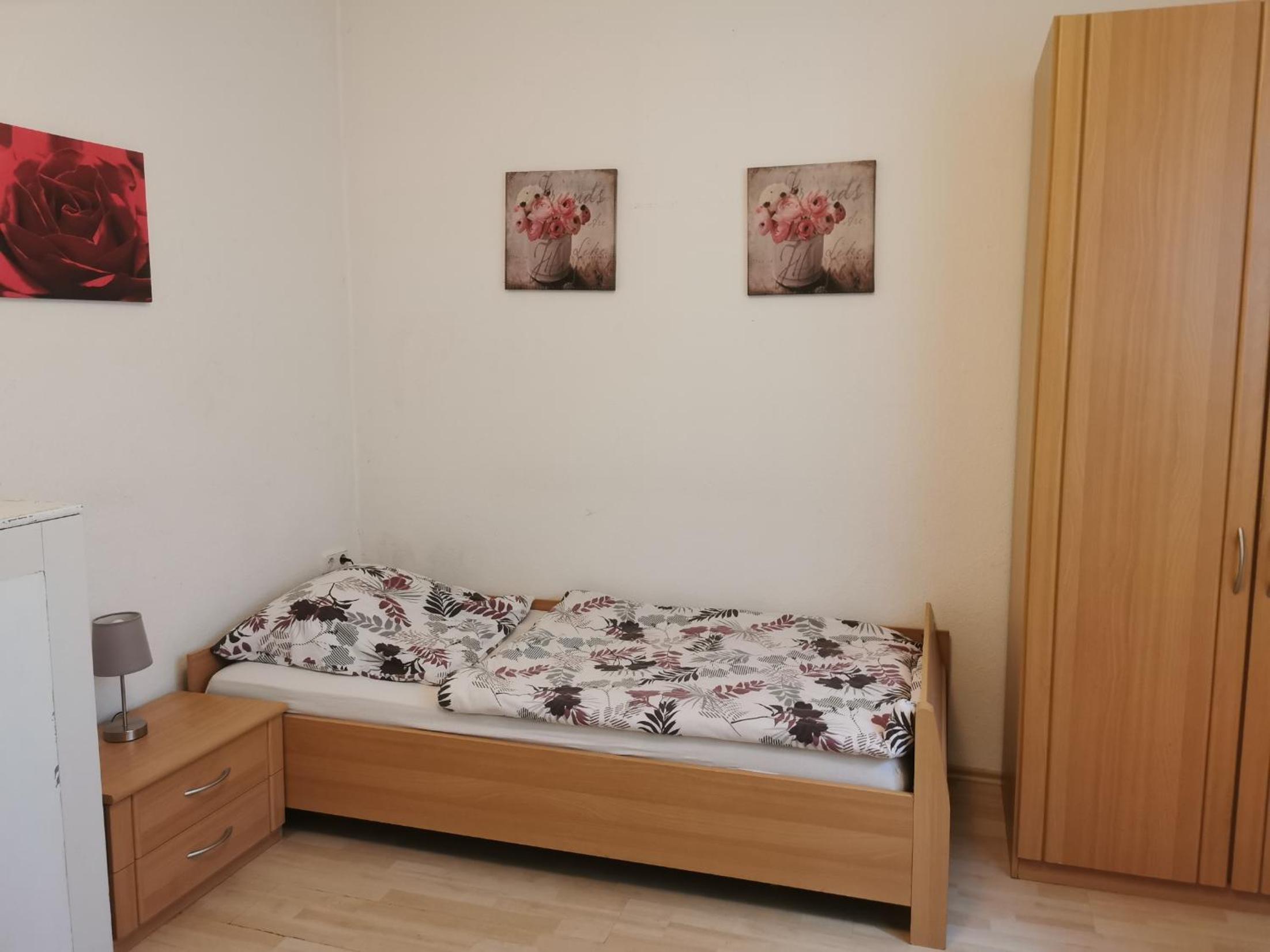 Twin Room with Shared Bathroom photo 2