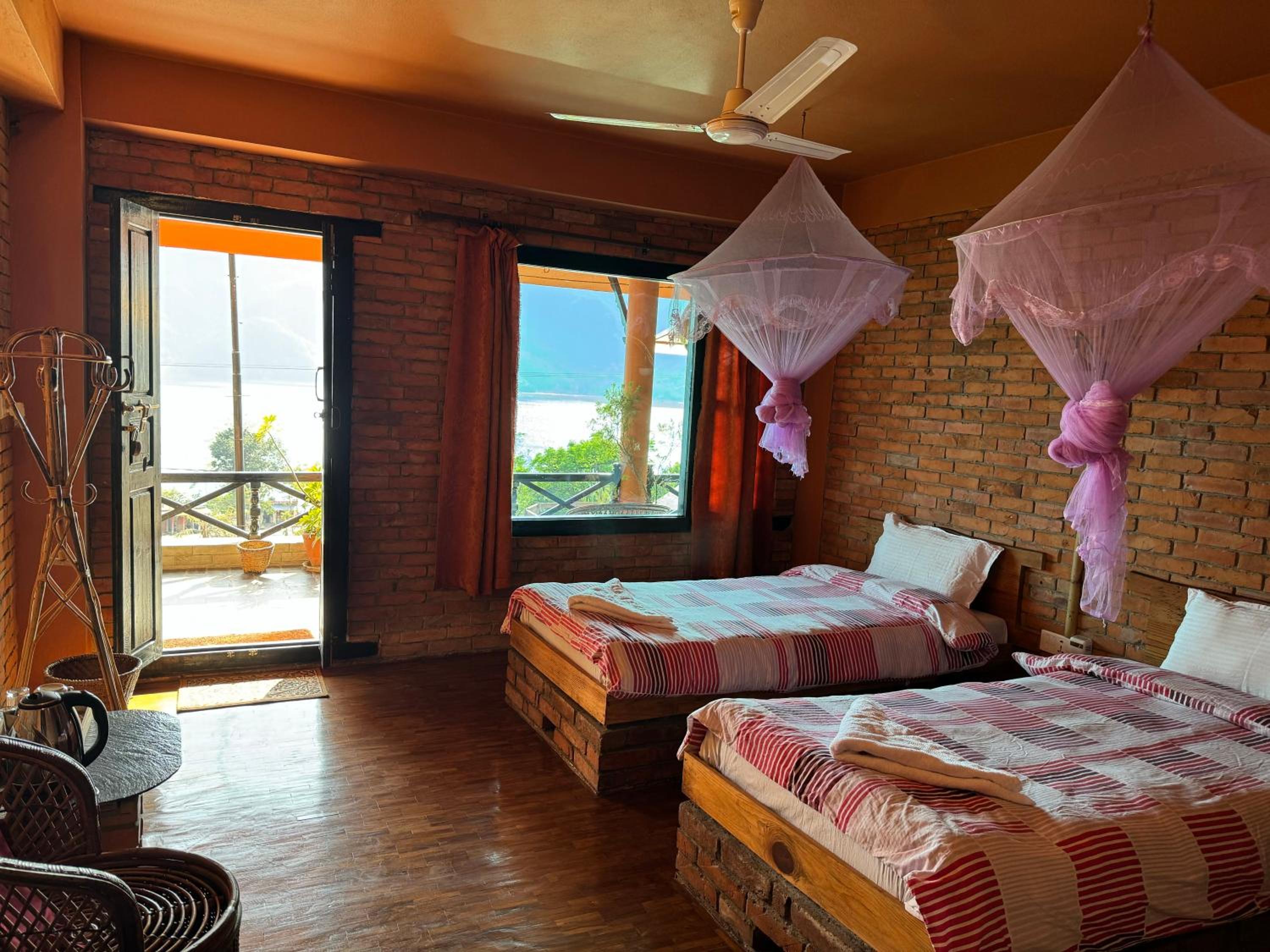 Twin Room with Lake View photo 1