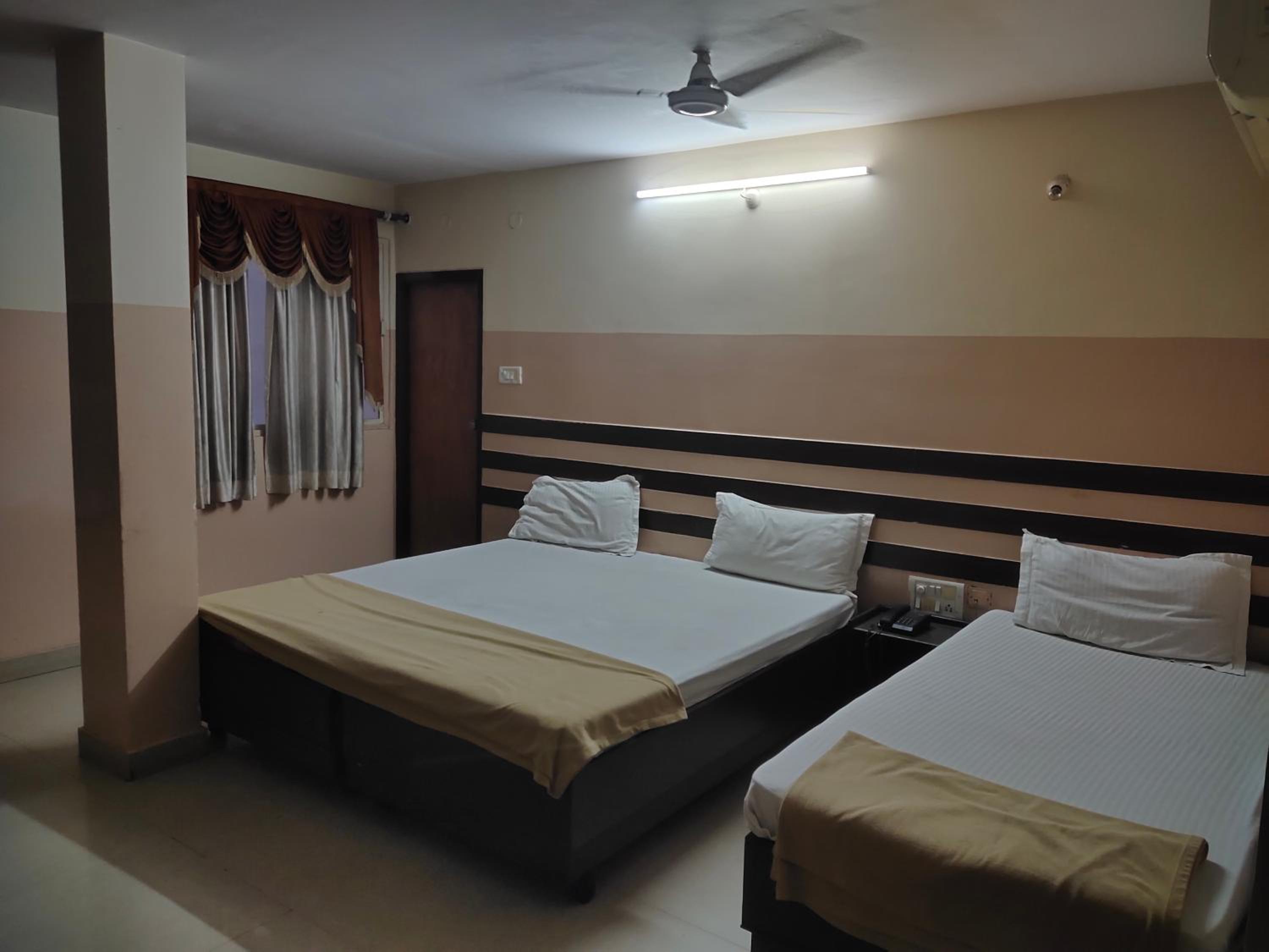 Economy Triple Room