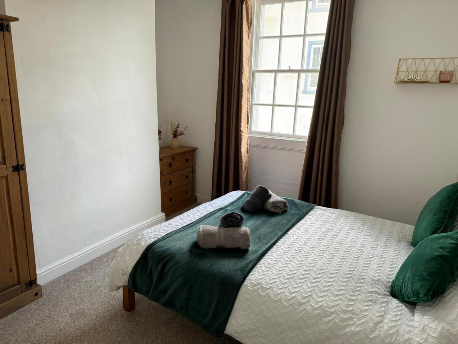 Three-Bedroom House photo 2