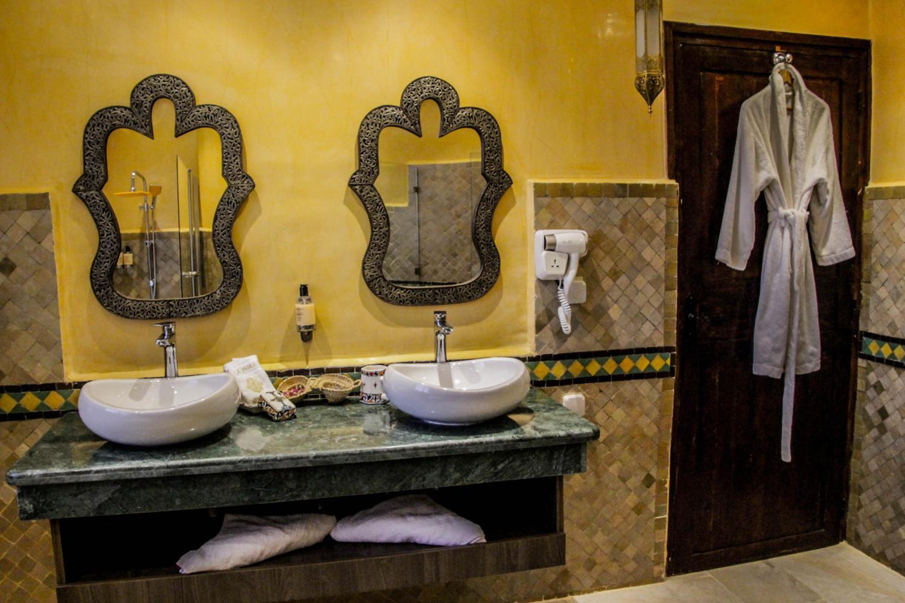 King Suite with Balcony - Photo 9