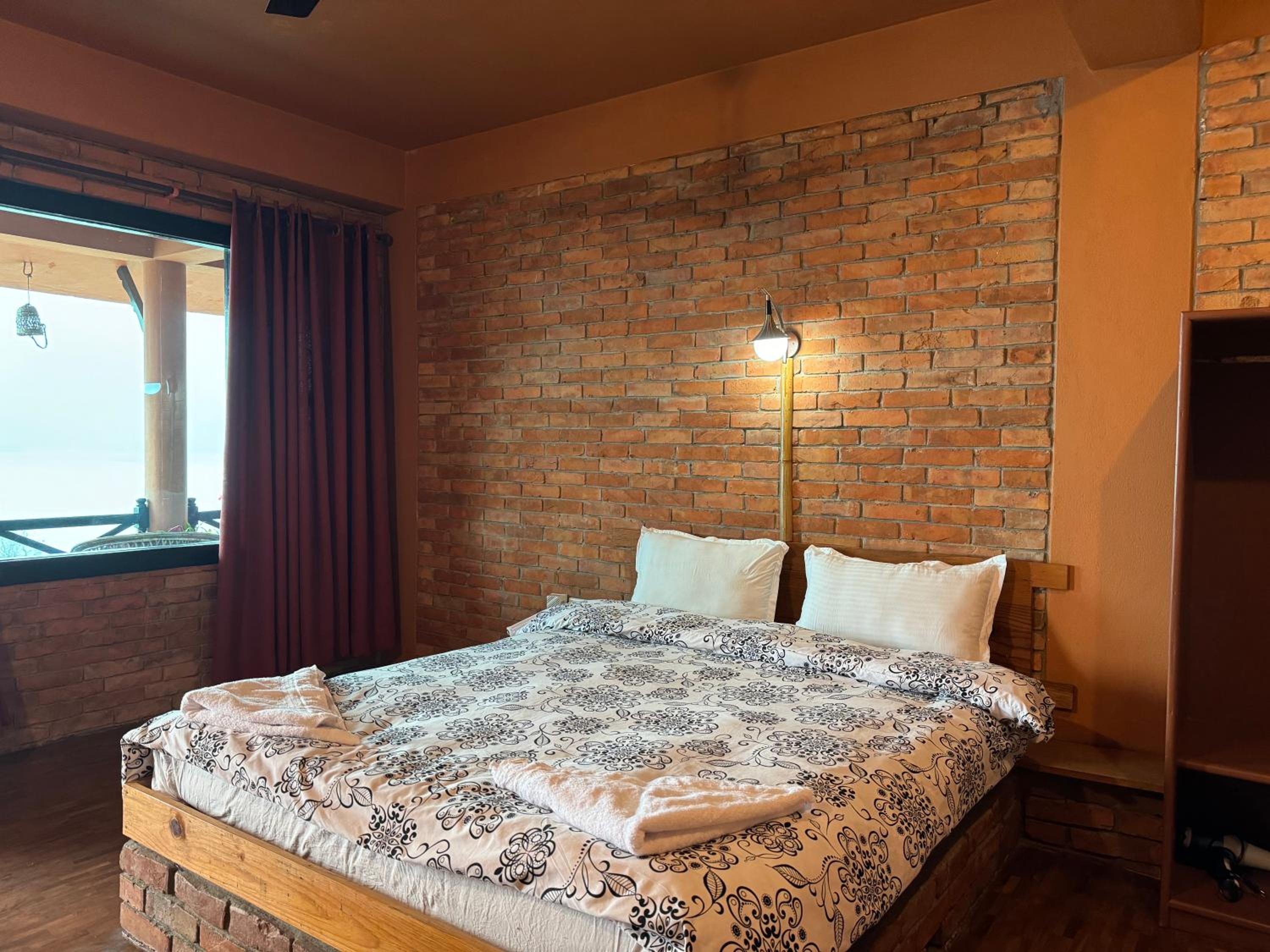 Deluxe Double Room with Balcony photo 3