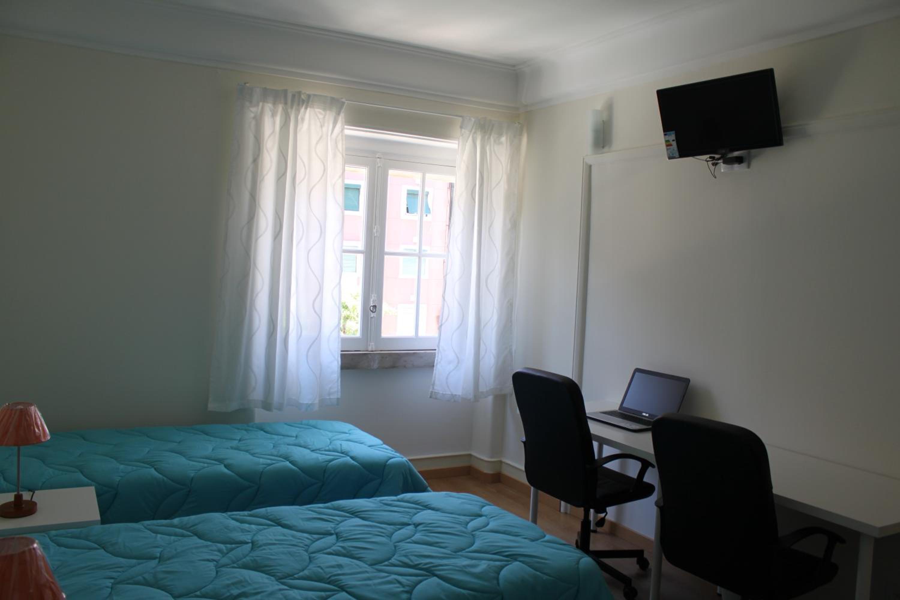 Triple Room with Shared Bathroom photo 2