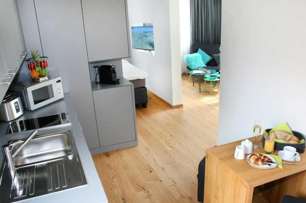 Apartment with Balcony photo 3
