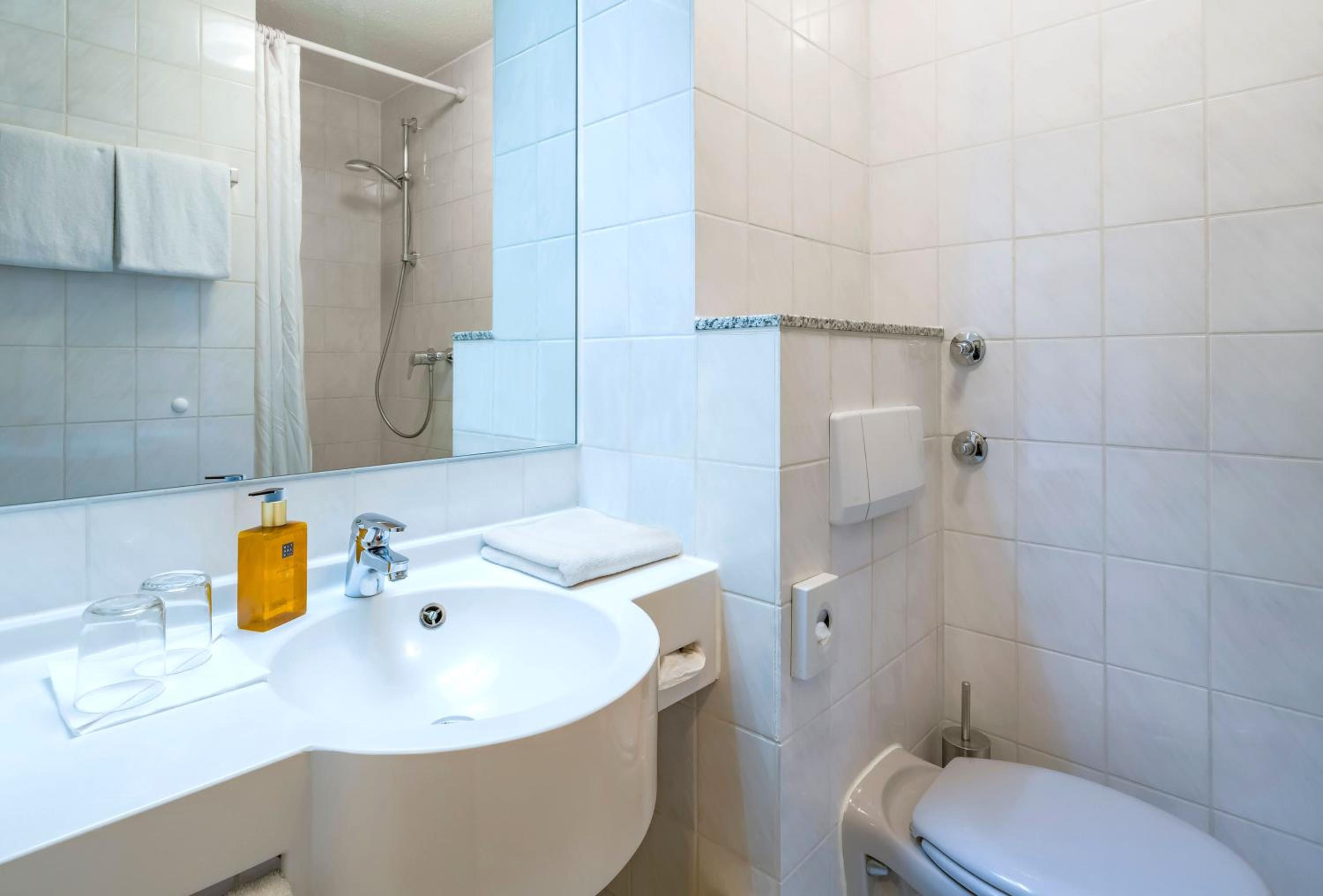 Standard Double Room - Photo 4