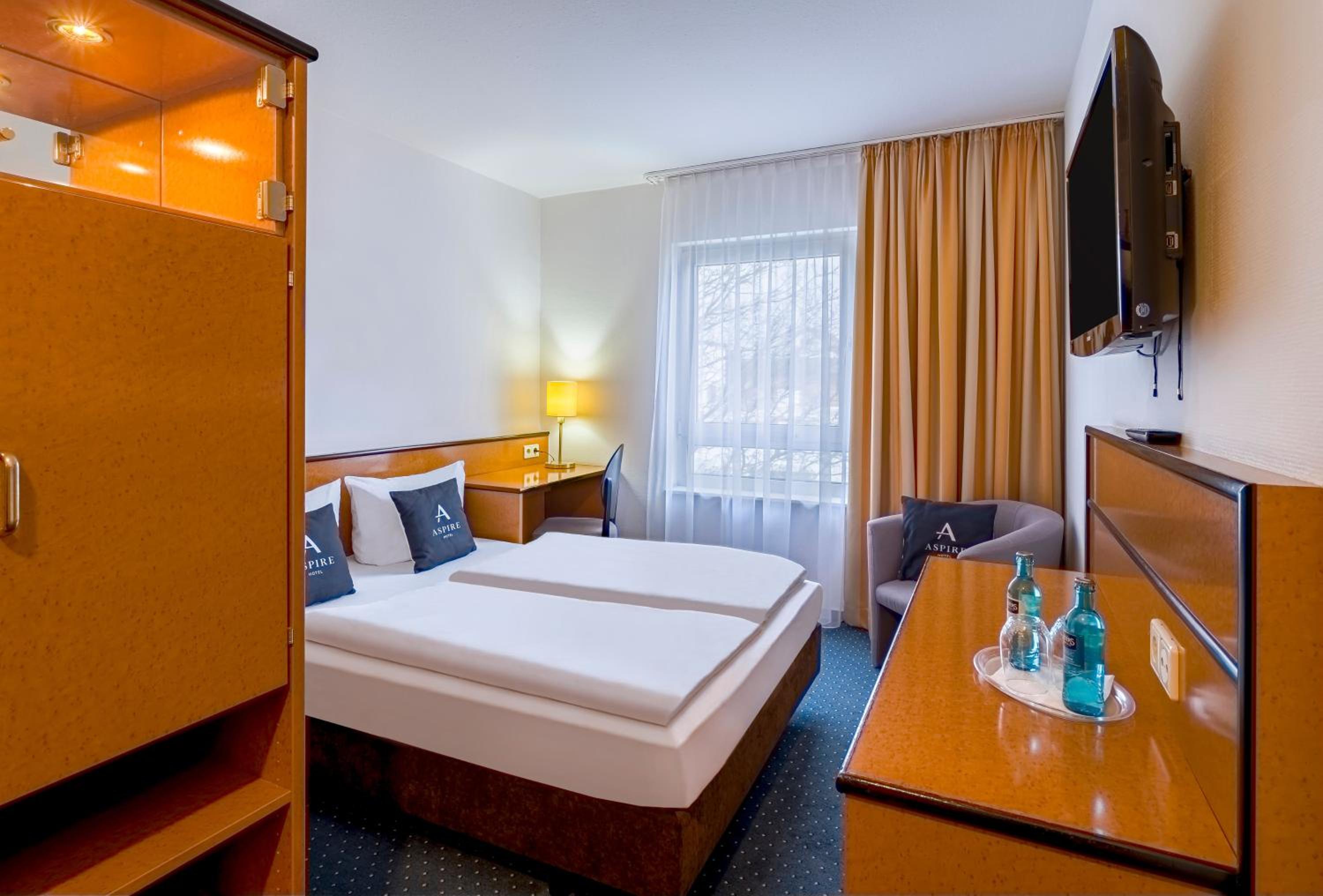 Standard Double Room - Photo 8