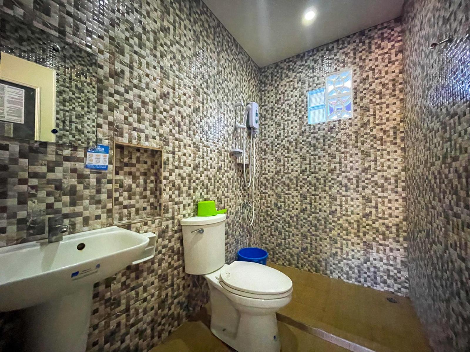 Standard Double Room - Photo 7