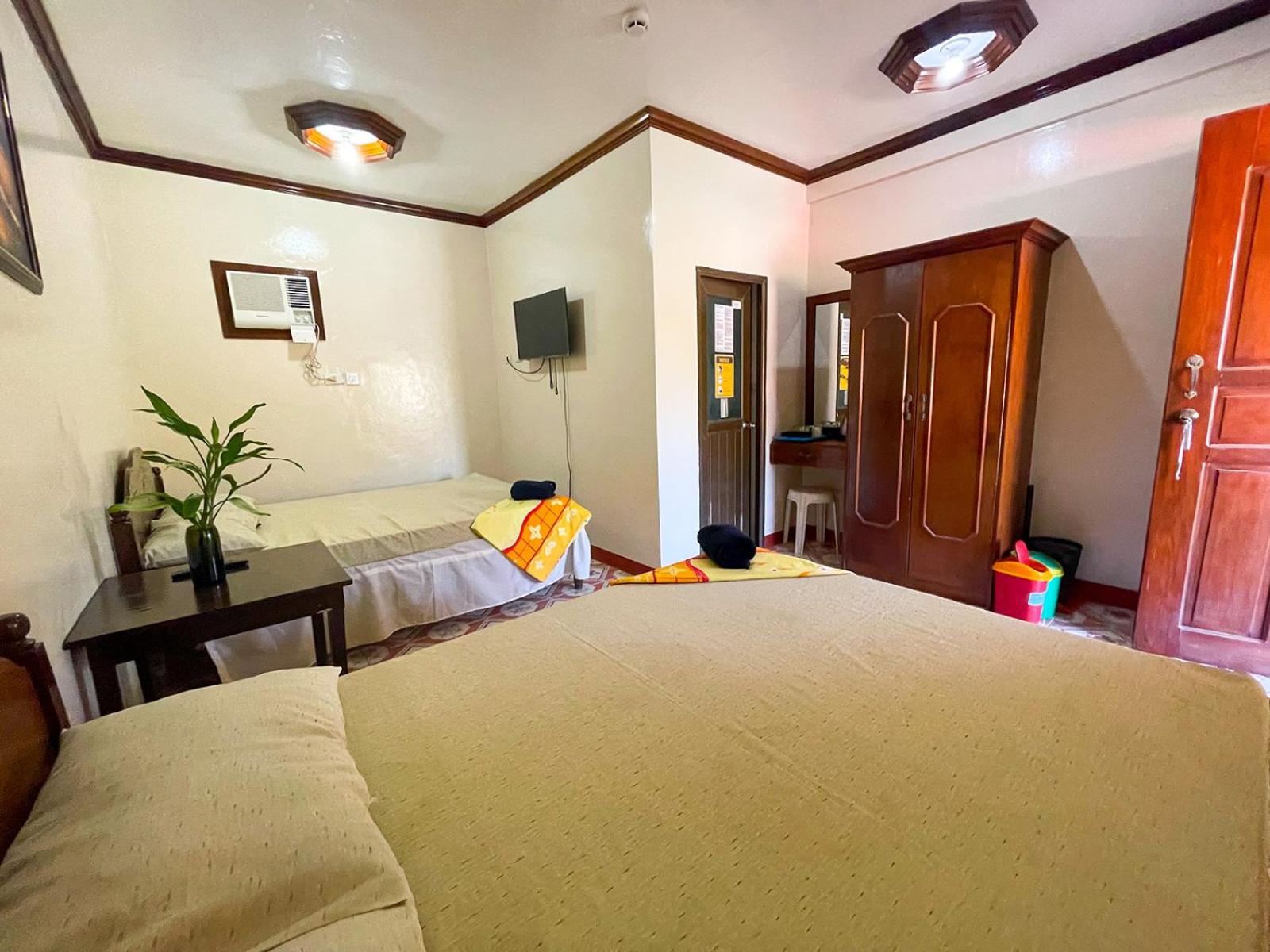 Quadruple Room - Photo 3