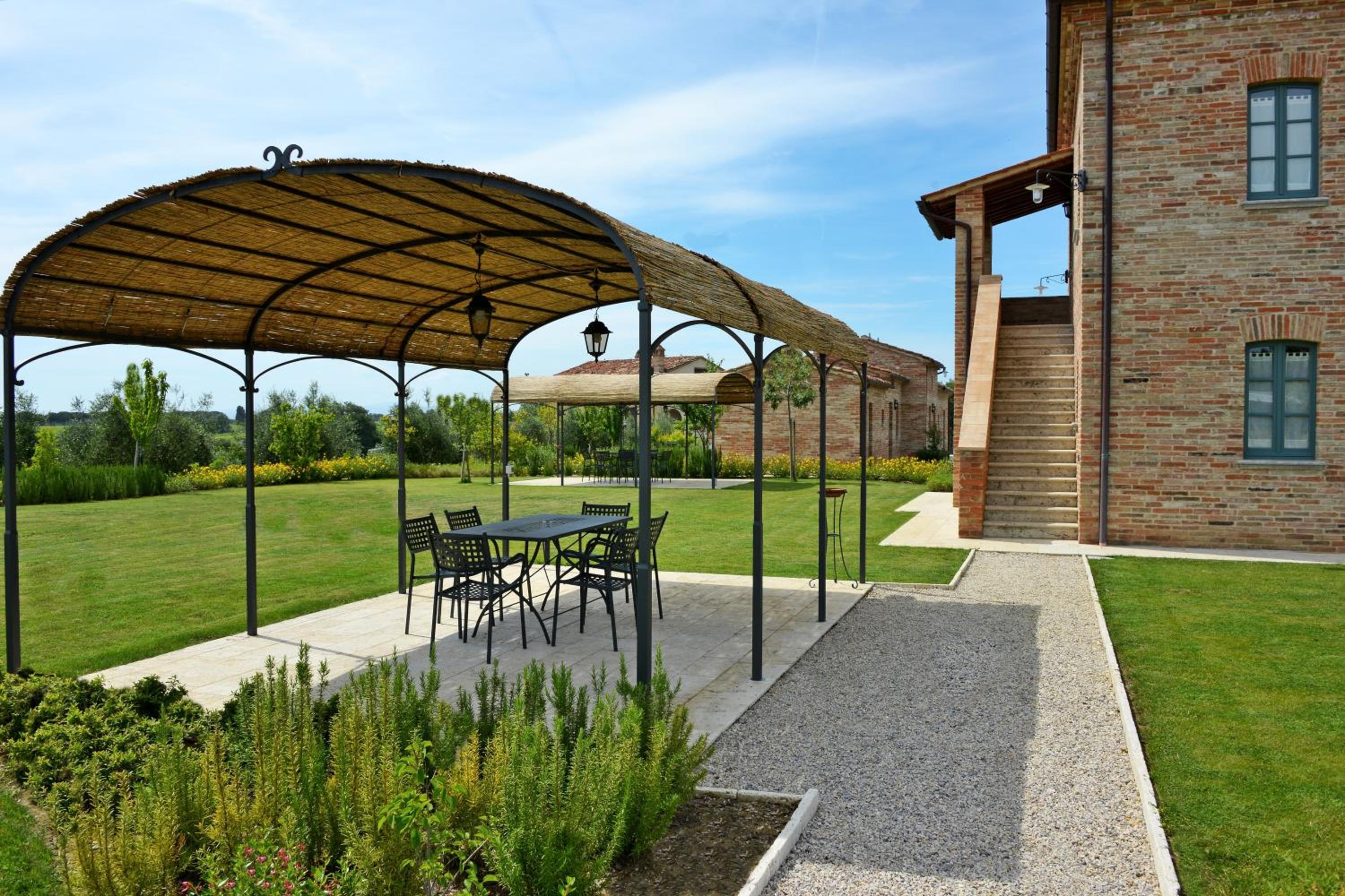 Apartment with Lake View - Photo 9