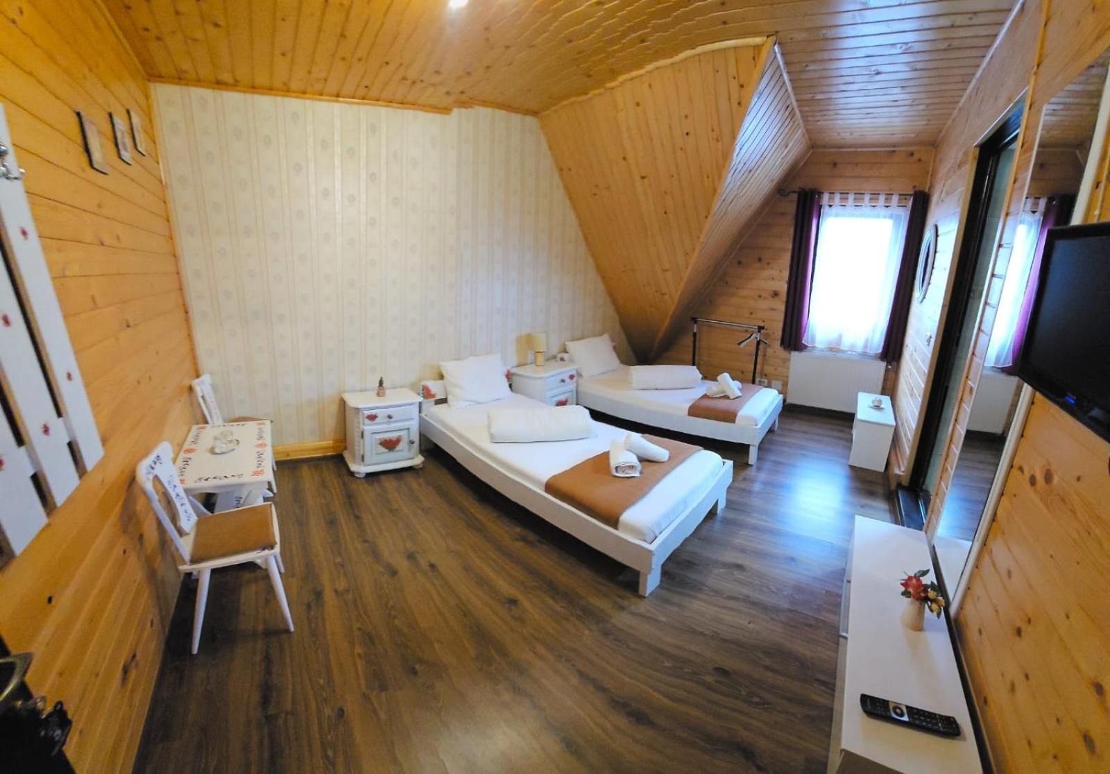 Standard Double or Twin Room photo 3