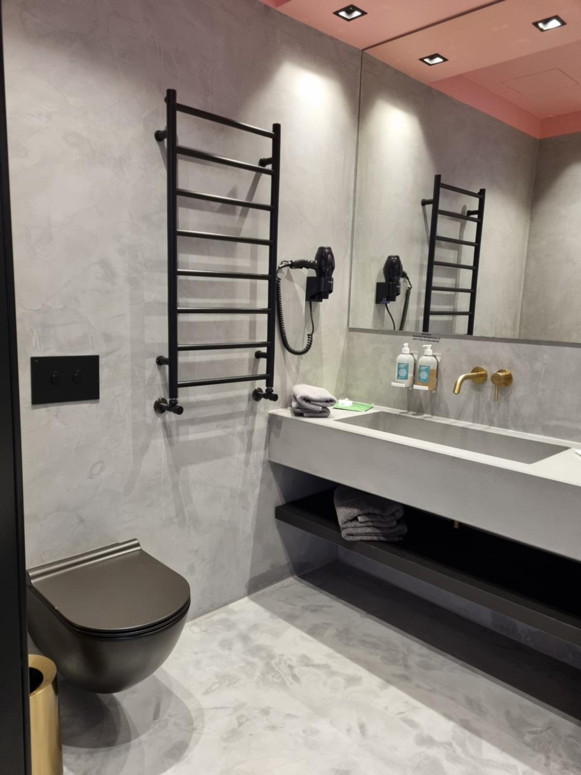 Junior Suite with Balcony - Photo 10