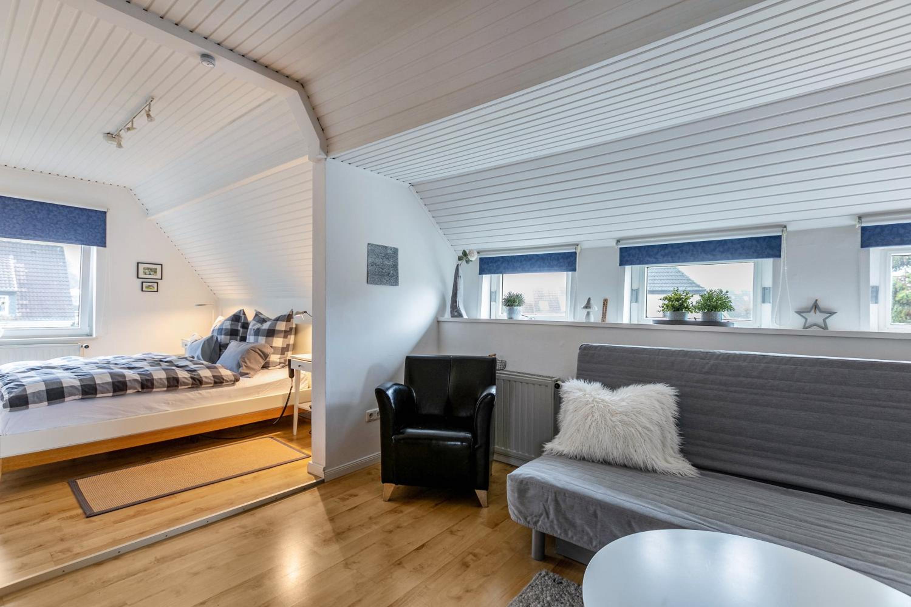 One-Bedroom Apartment with Garden photo 3